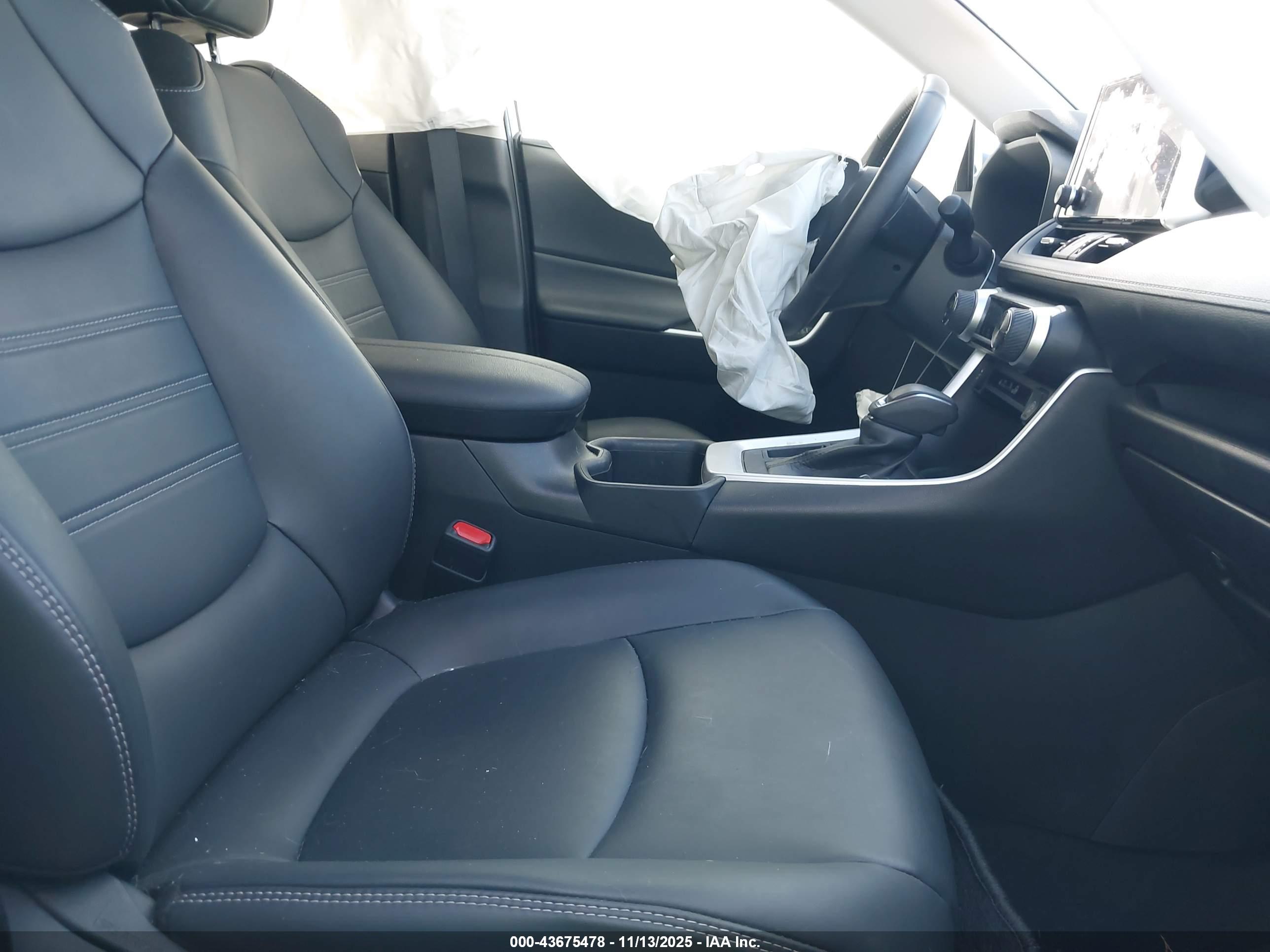 TOYOTA RAV4 image 5