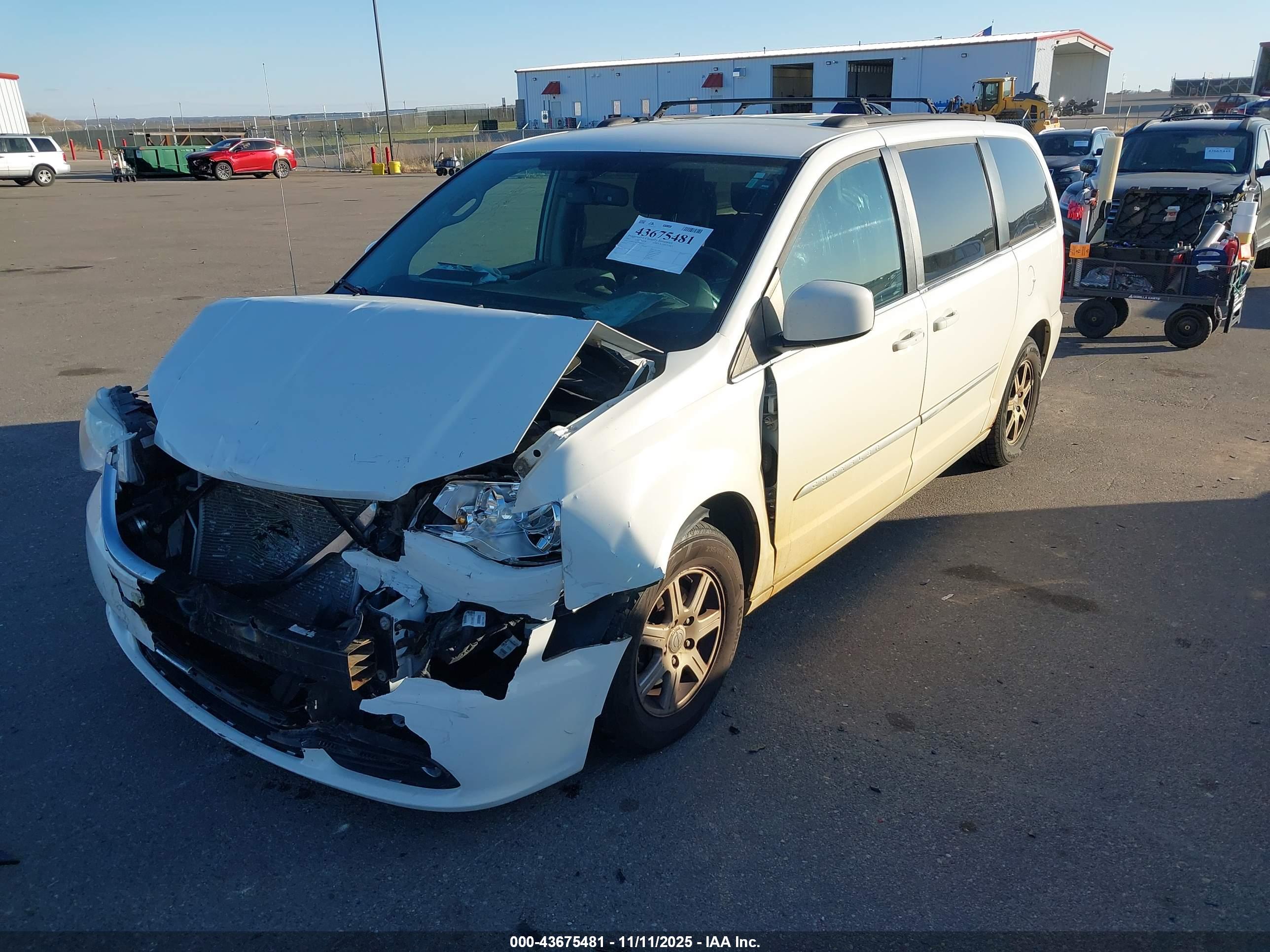 CHRYSLER TOWN image 2