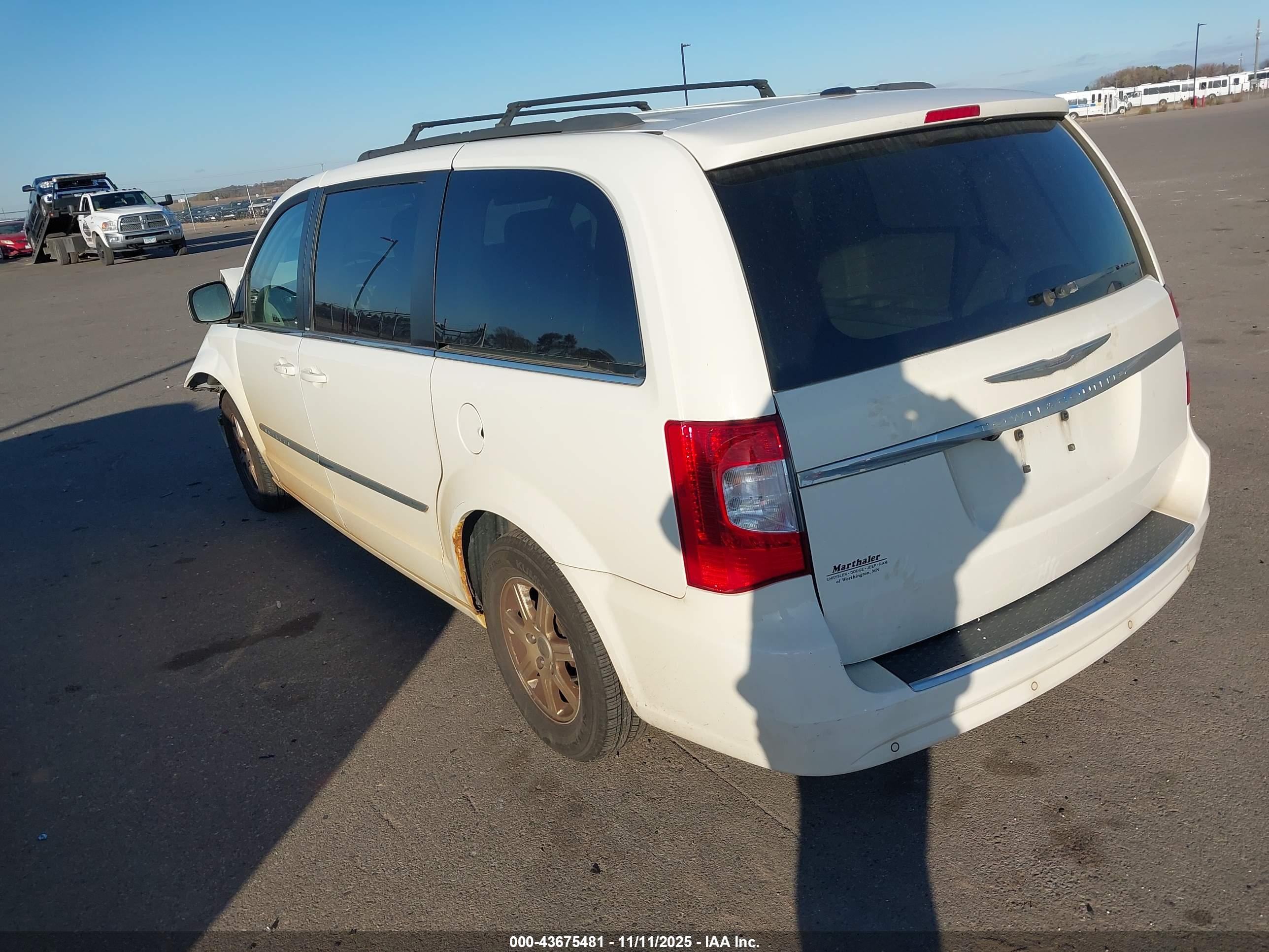 CHRYSLER TOWN image 3