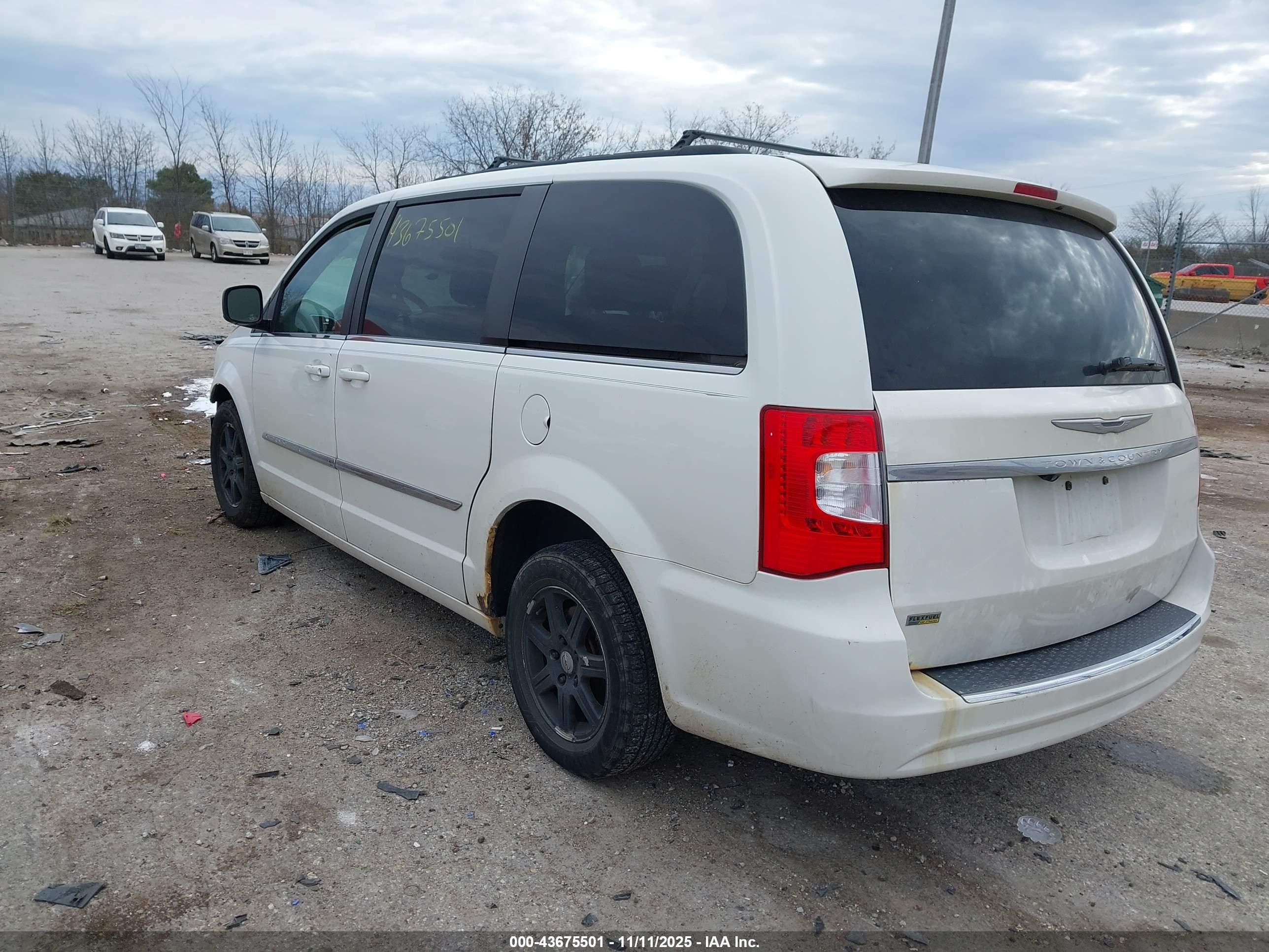 CHRYSLER TOWN image 3