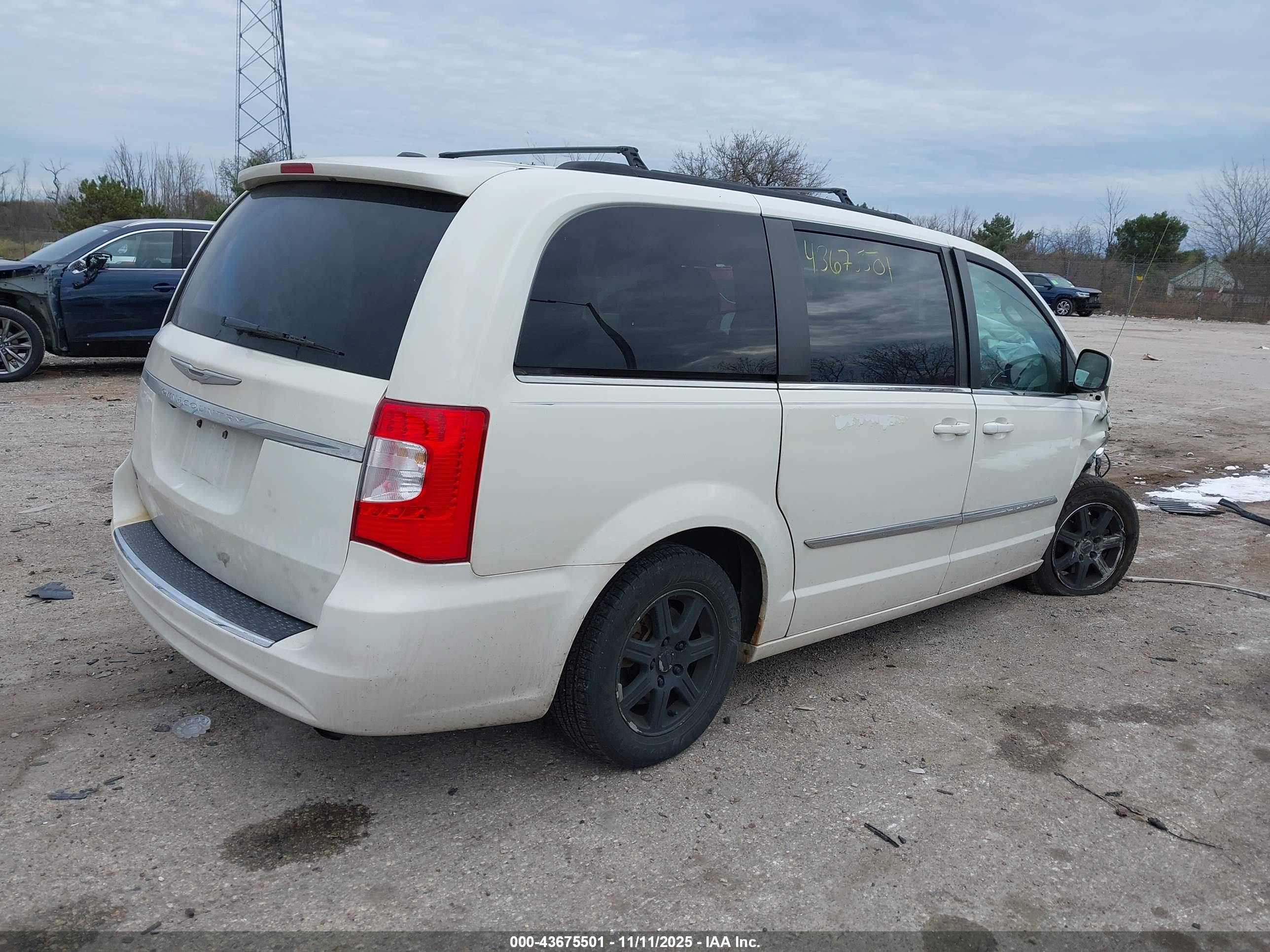 CHRYSLER TOWN image 4