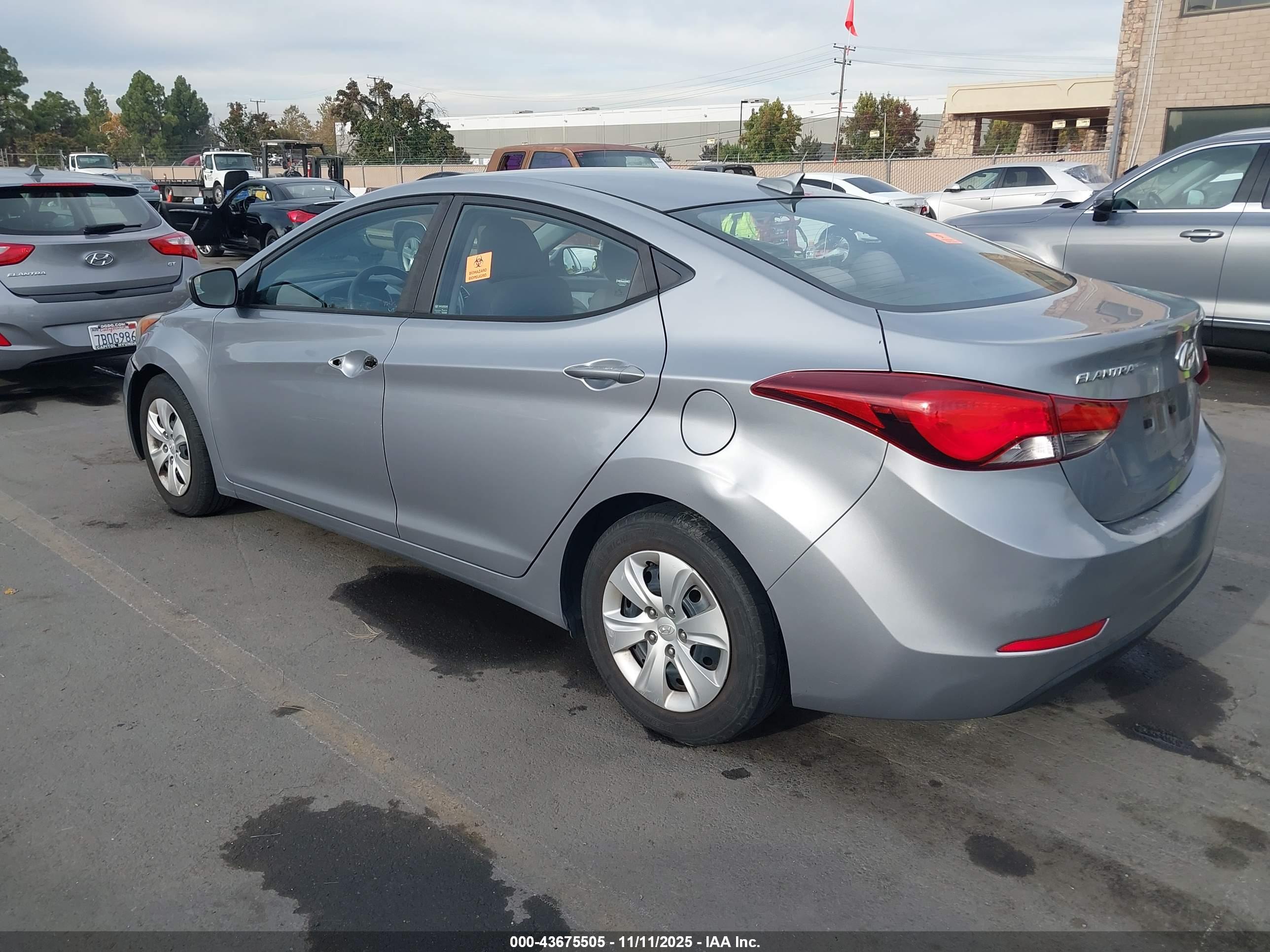 HYUNDAI ELANTRA image 3