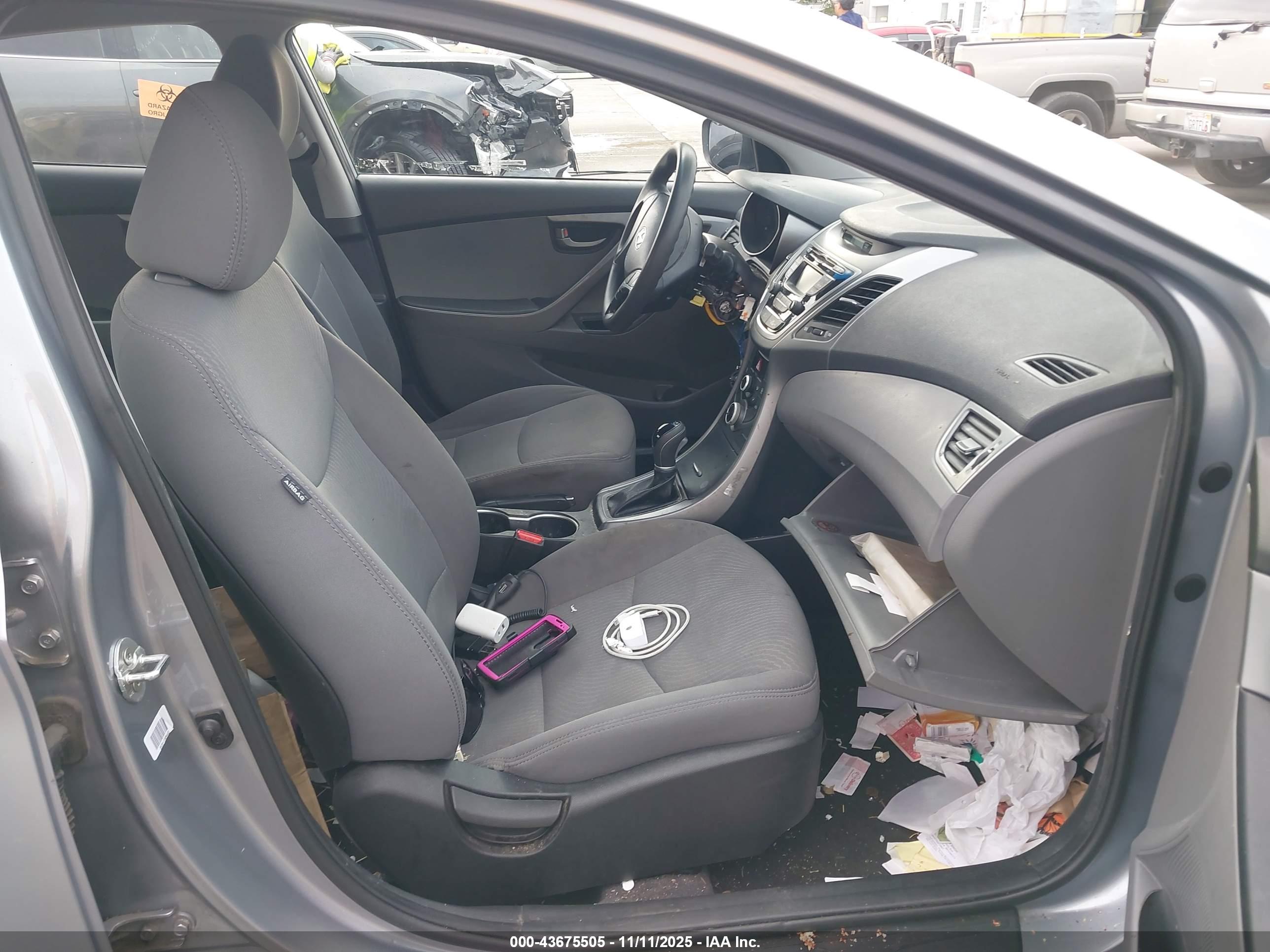 HYUNDAI ELANTRA image 5
