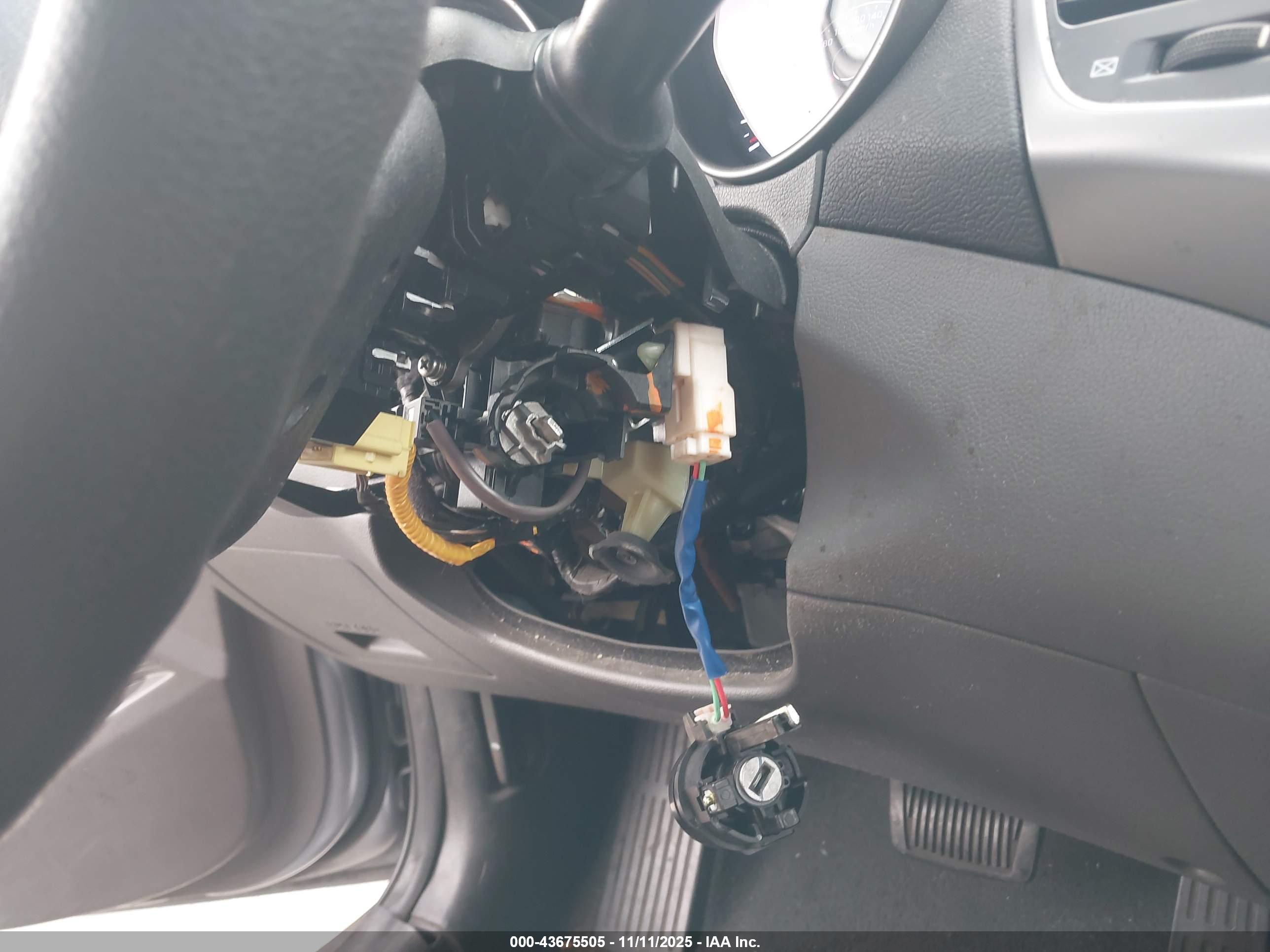HYUNDAI ELANTRA image 6