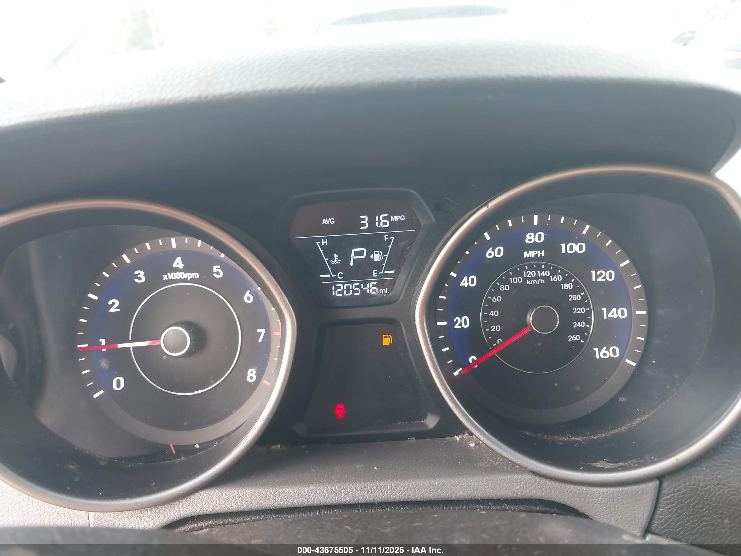 HYUNDAI ELANTRA image 7