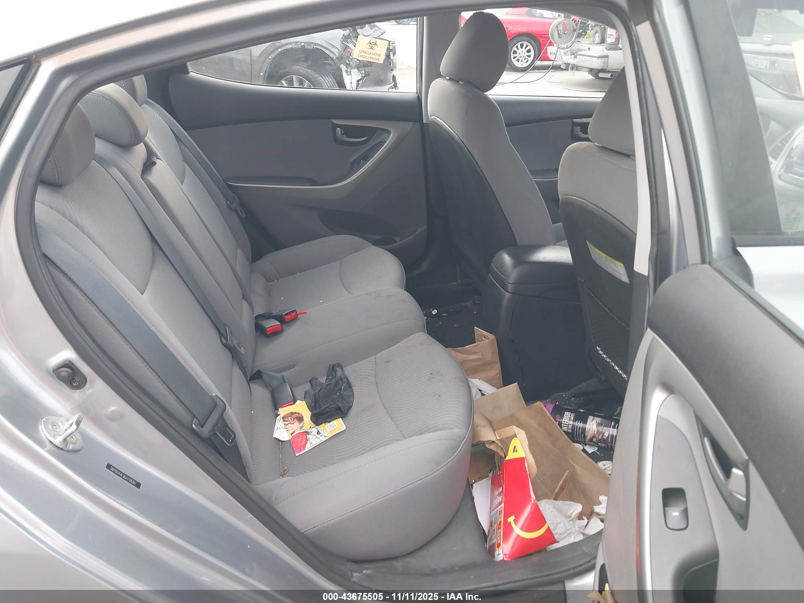 HYUNDAI ELANTRA image 8