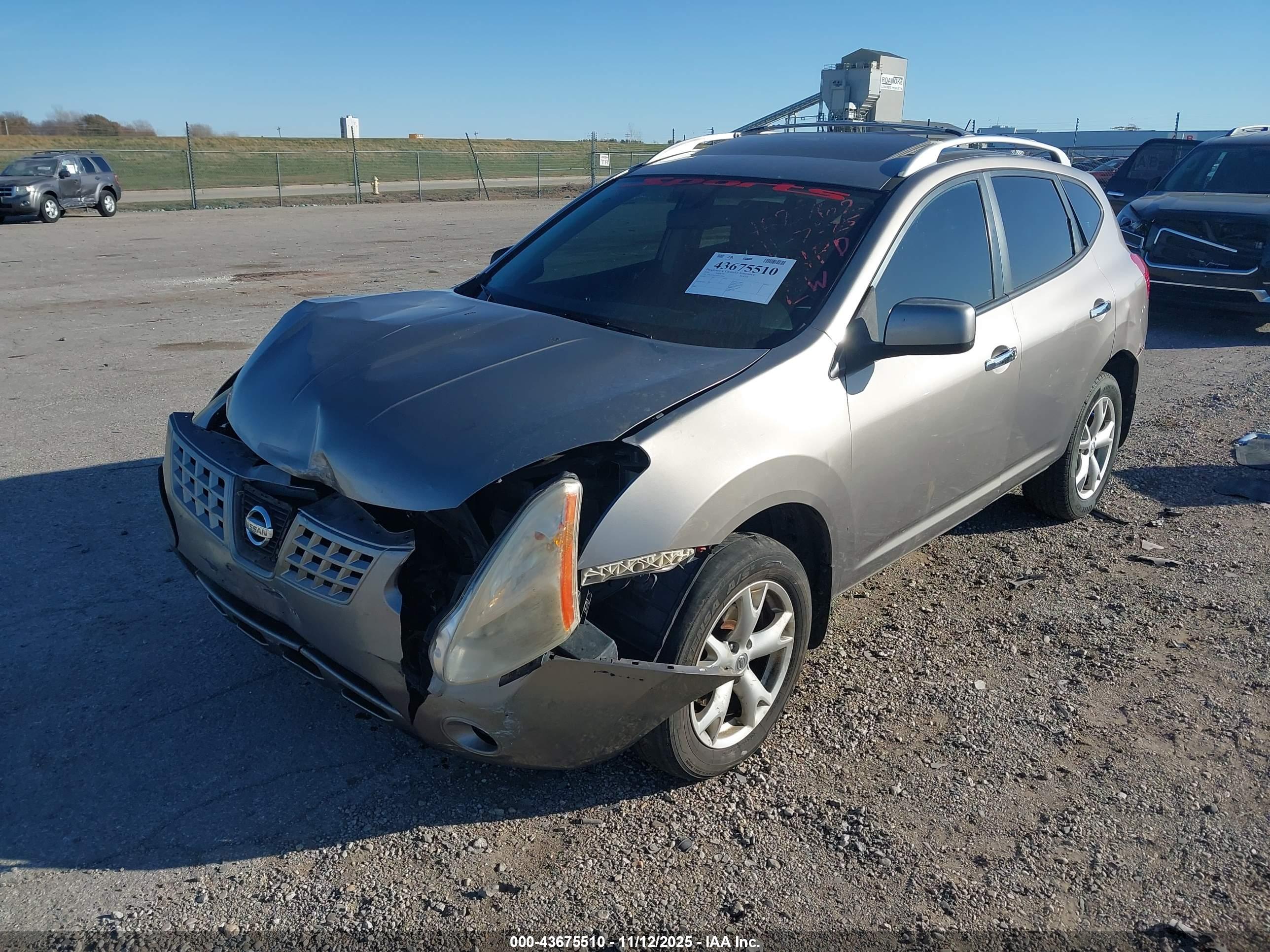 NISSAN ROGUE image 2