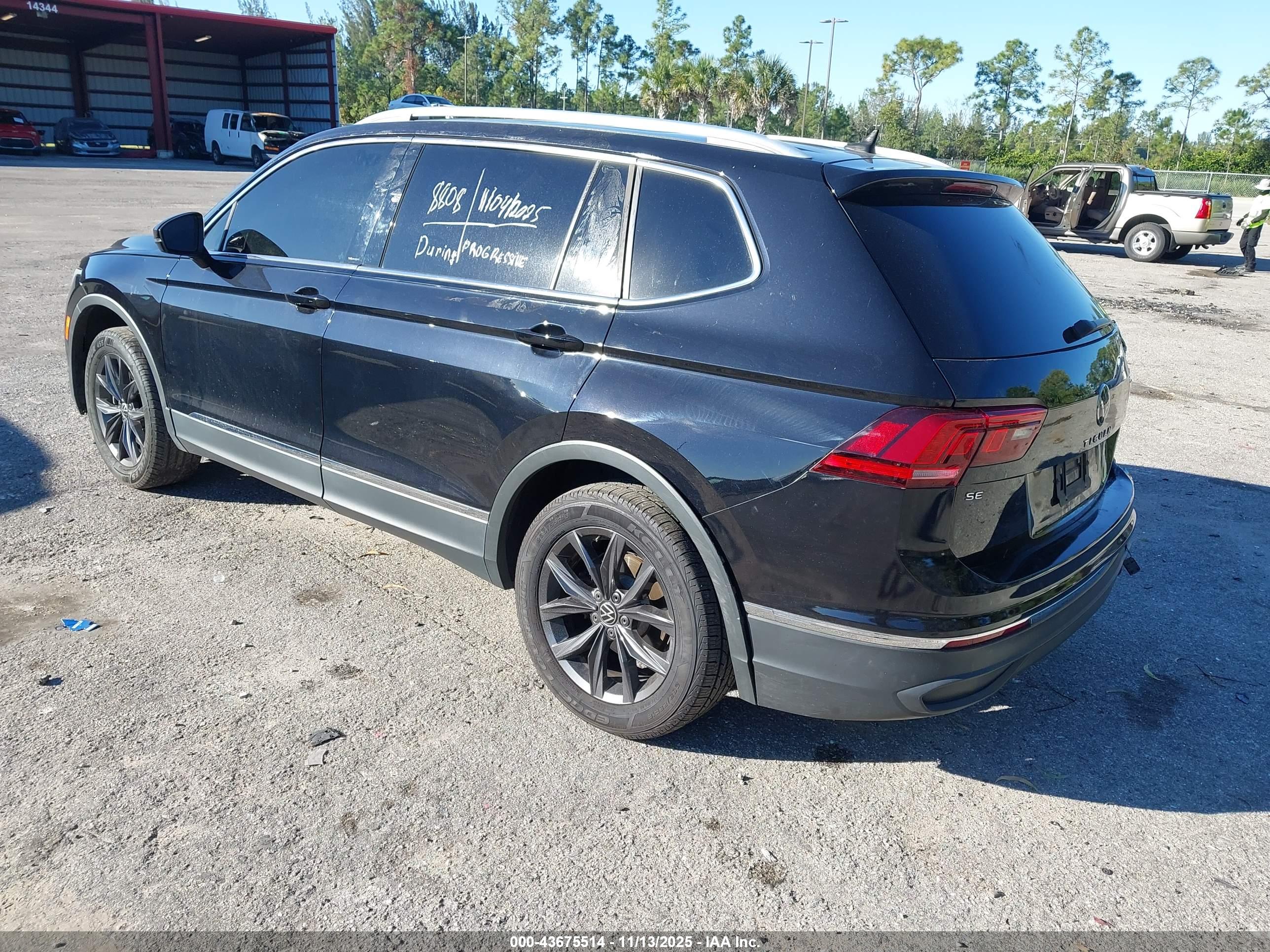 VOLKSWAGEN TIGUAN image 3