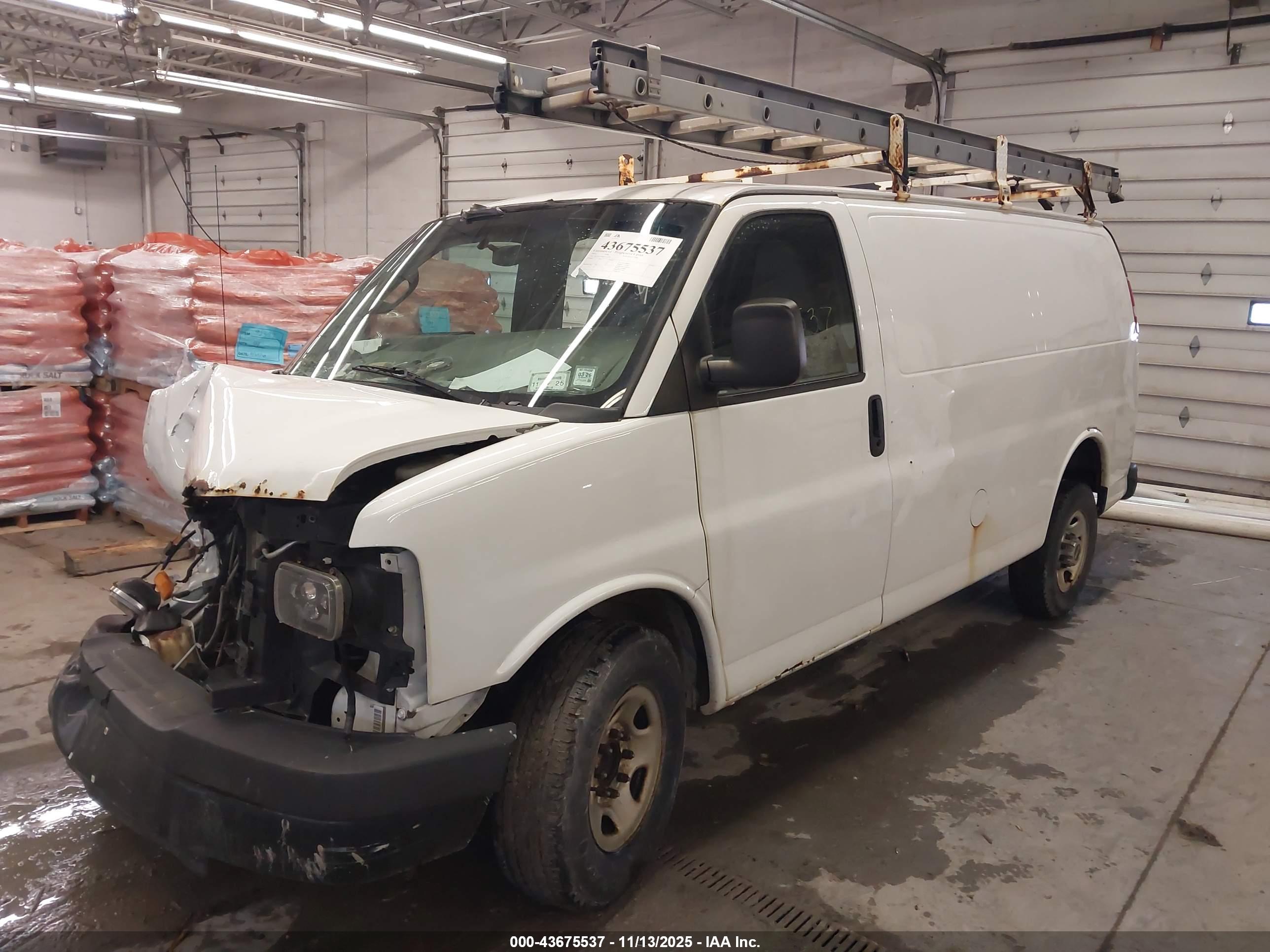 GMC SAVANA image 2