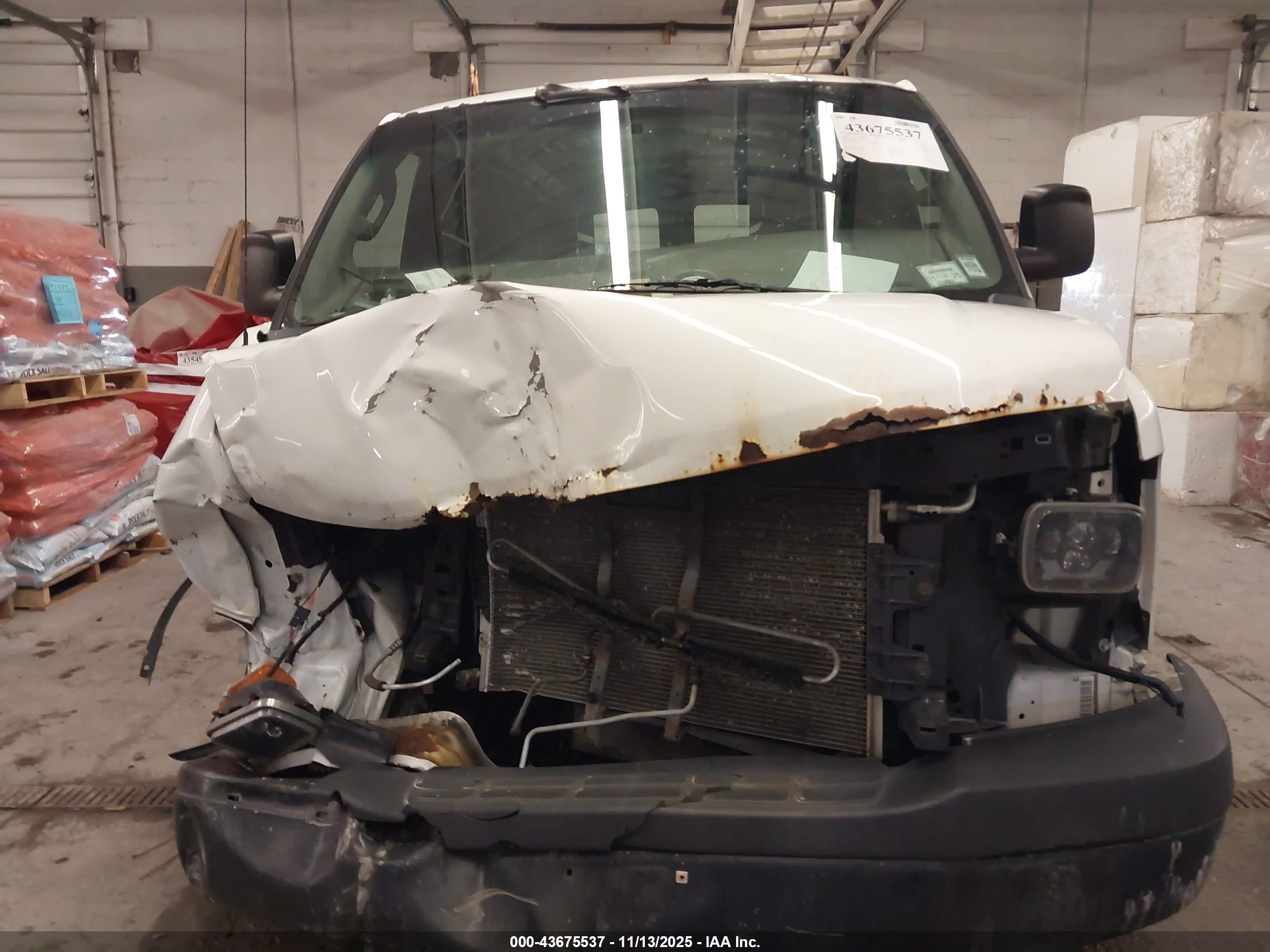 GMC SAVANA image 6