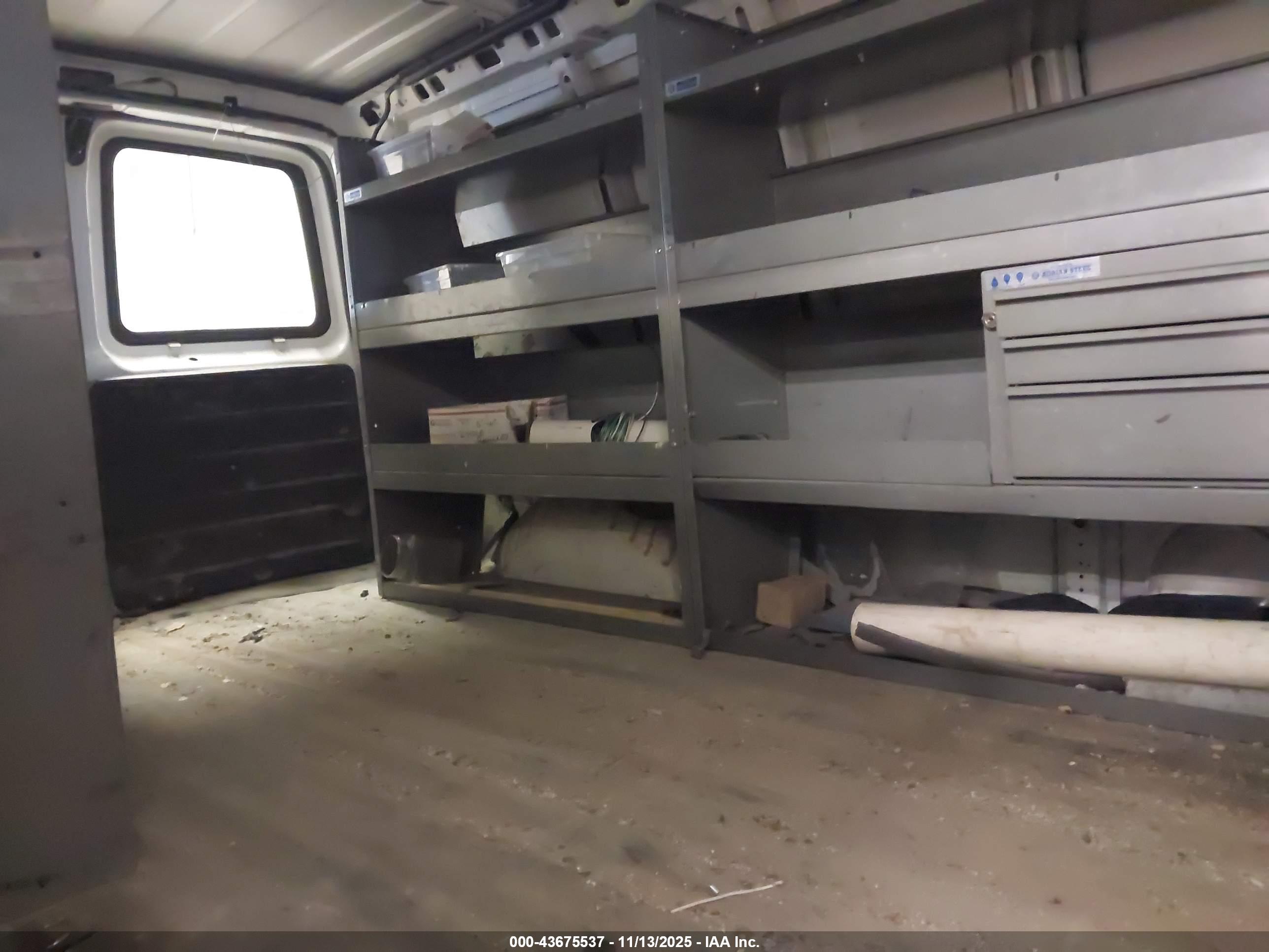 GMC SAVANA image 8