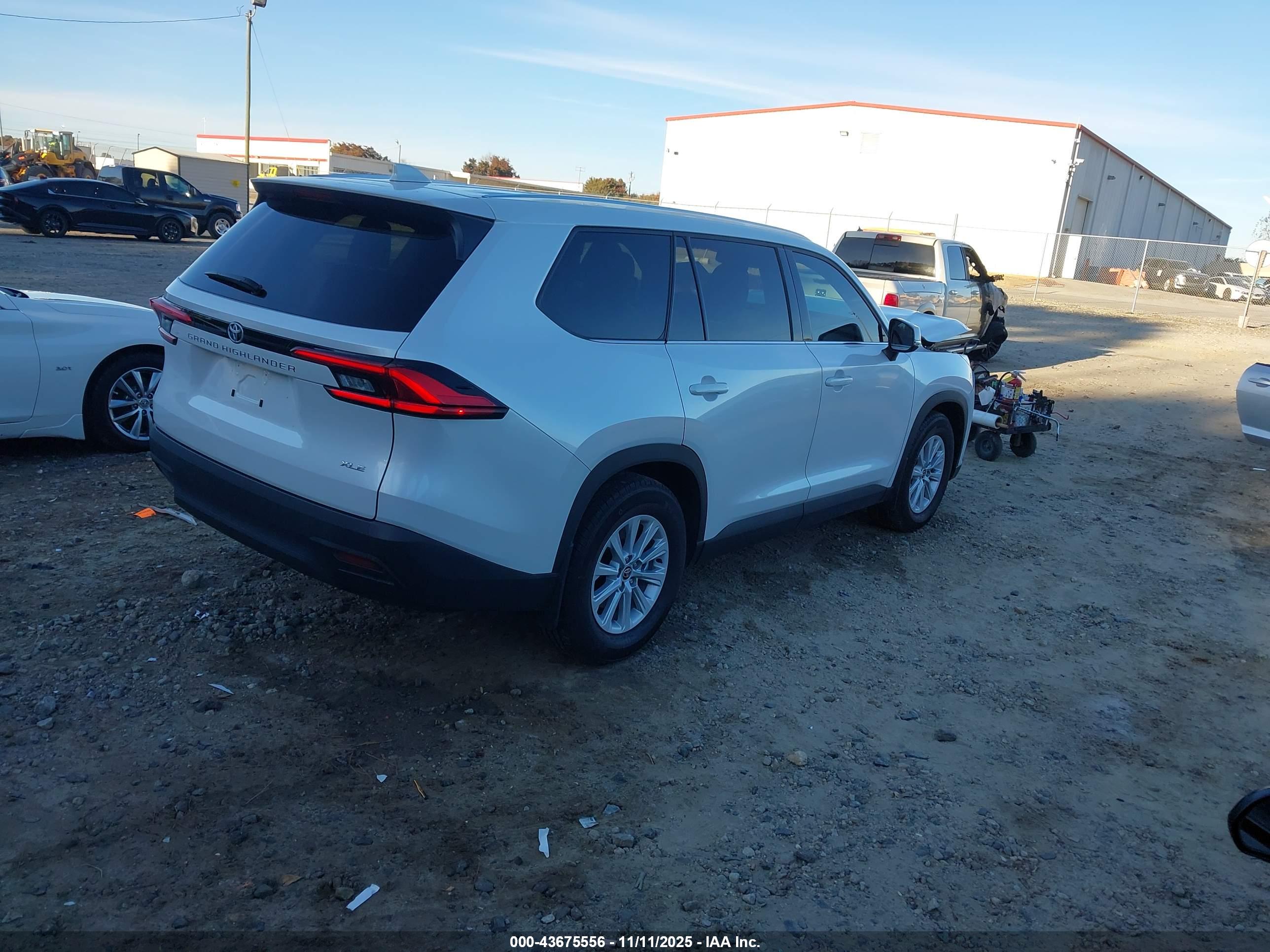 TOYOTA GRAND image 4