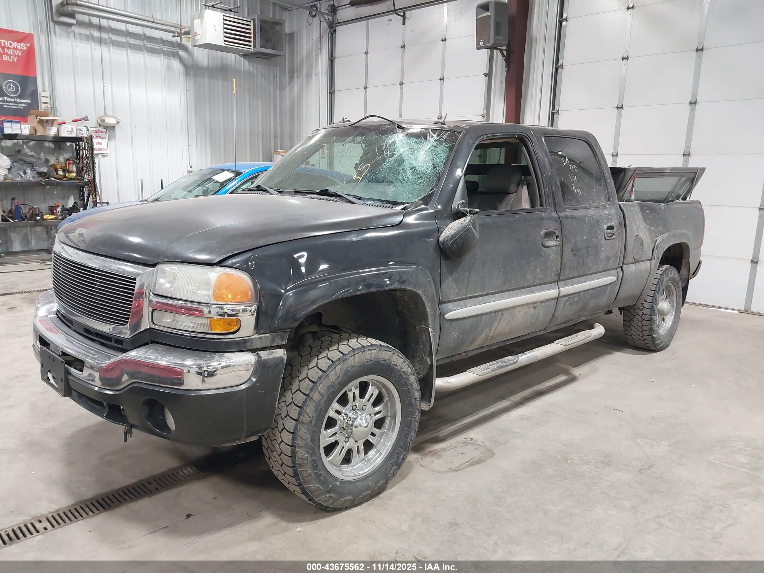 GMC SIERRA image 2