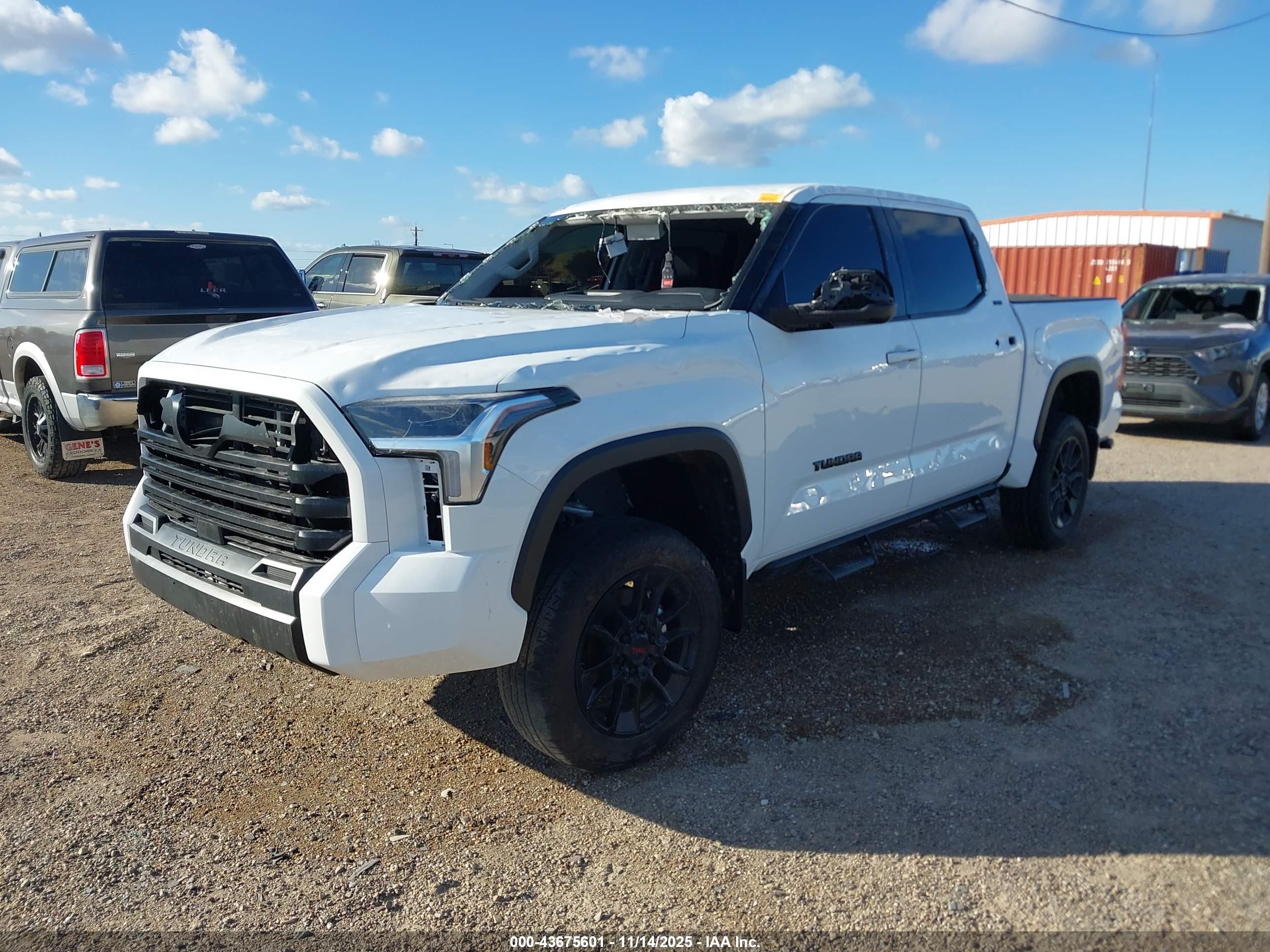 TOYOTA TUNDRA image 2