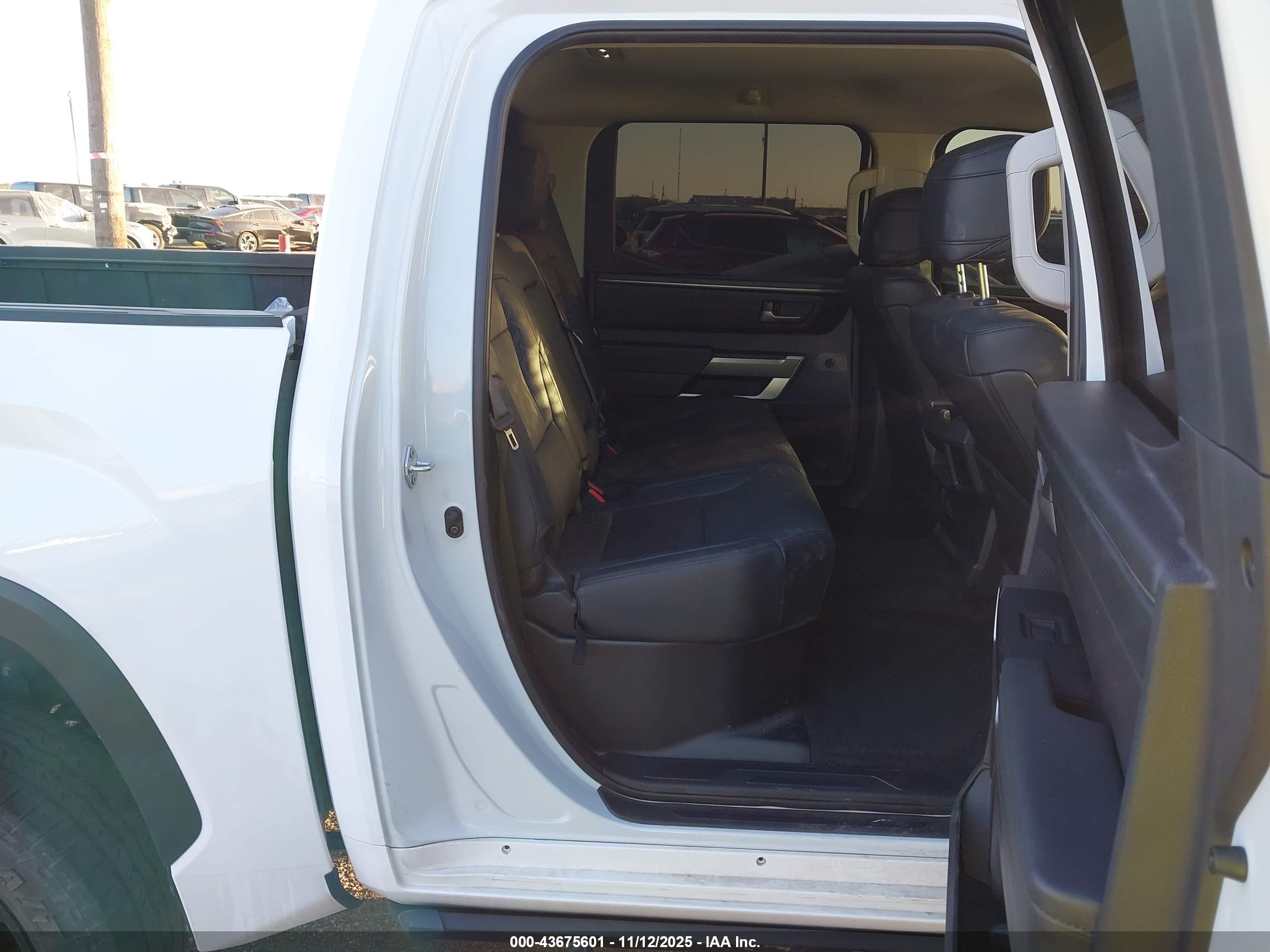 TOYOTA TUNDRA image 8