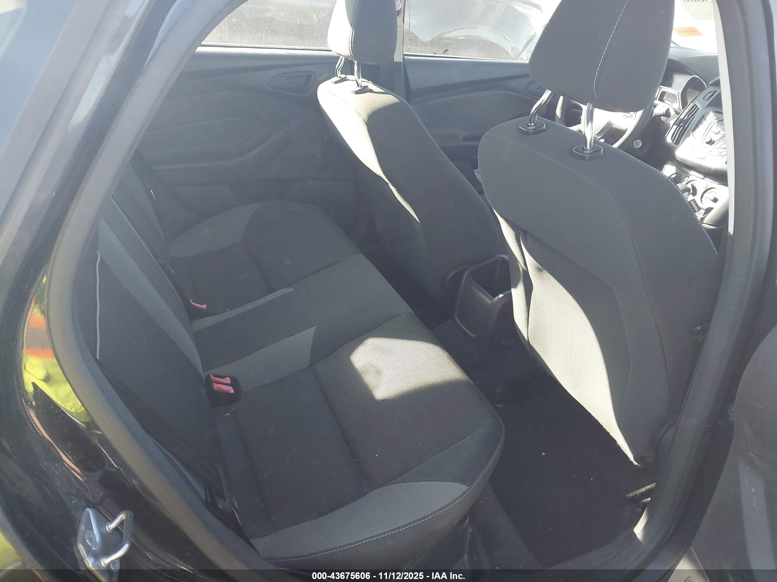FORD FOCUS image 8