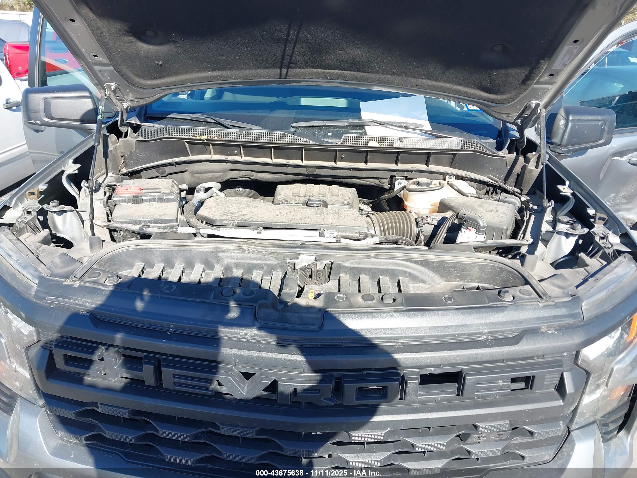 CHEVROLET SILVERADO image 10