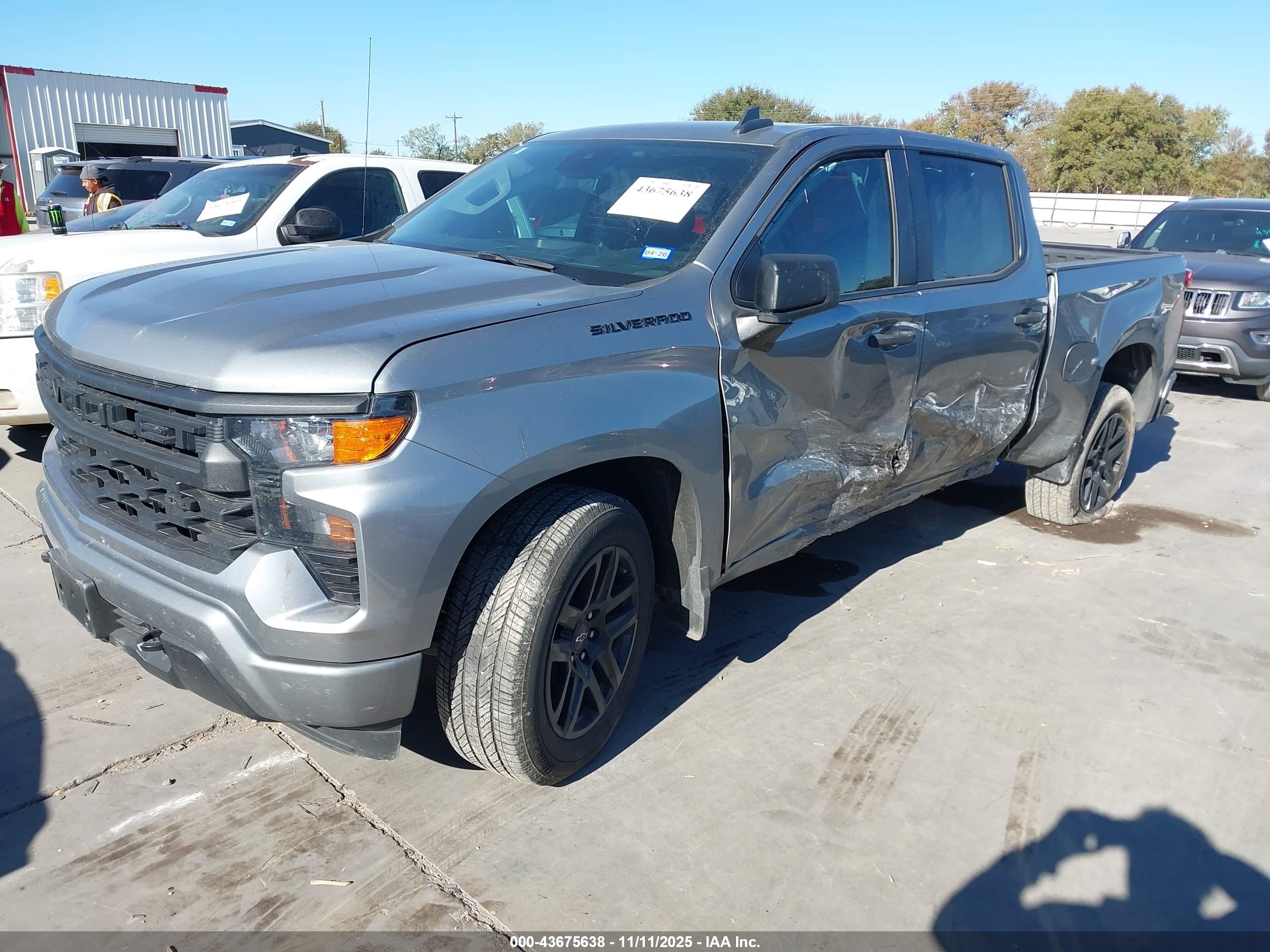 CHEVROLET SILVERADO image 2