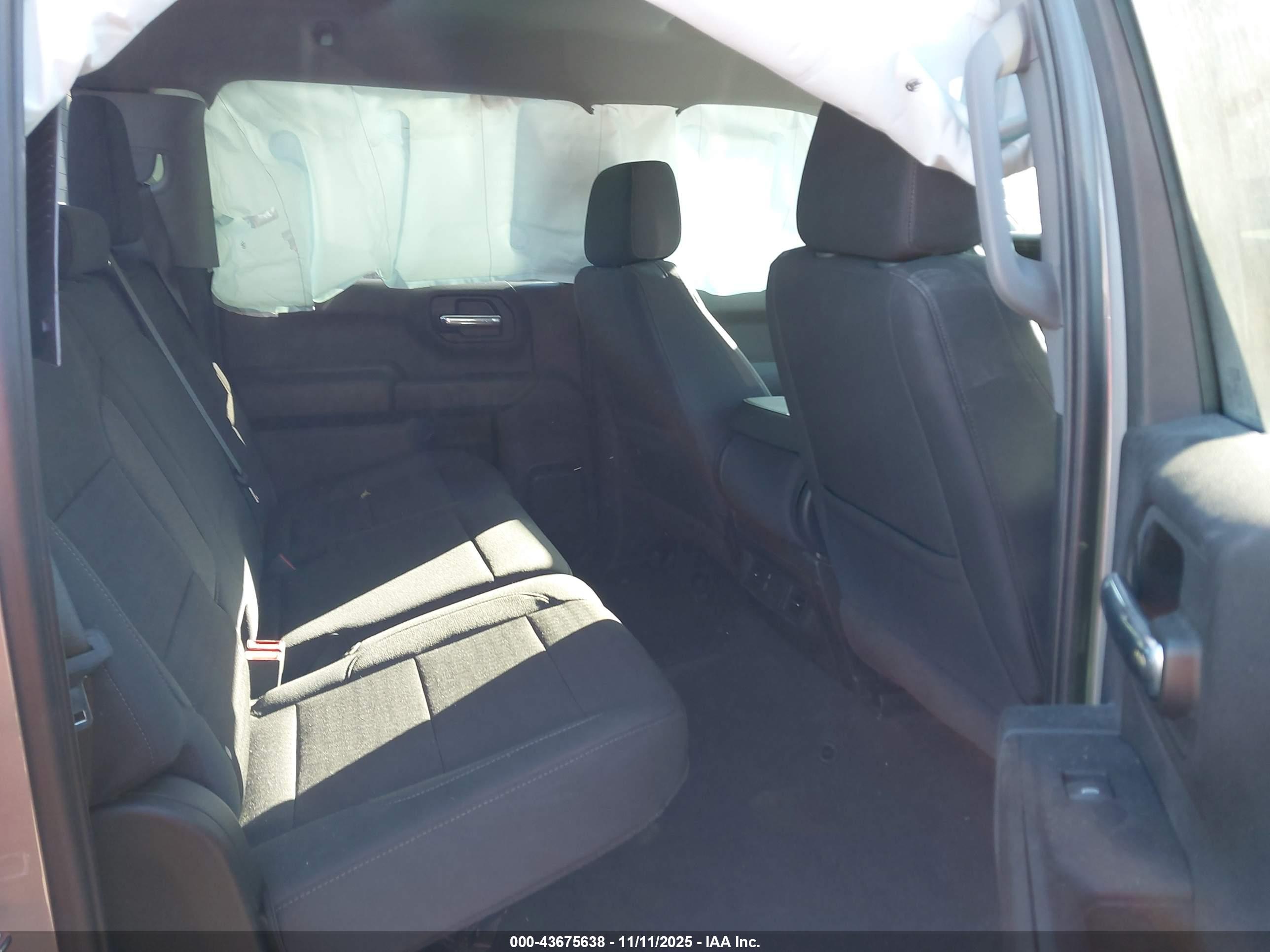 CHEVROLET SILVERADO image 8