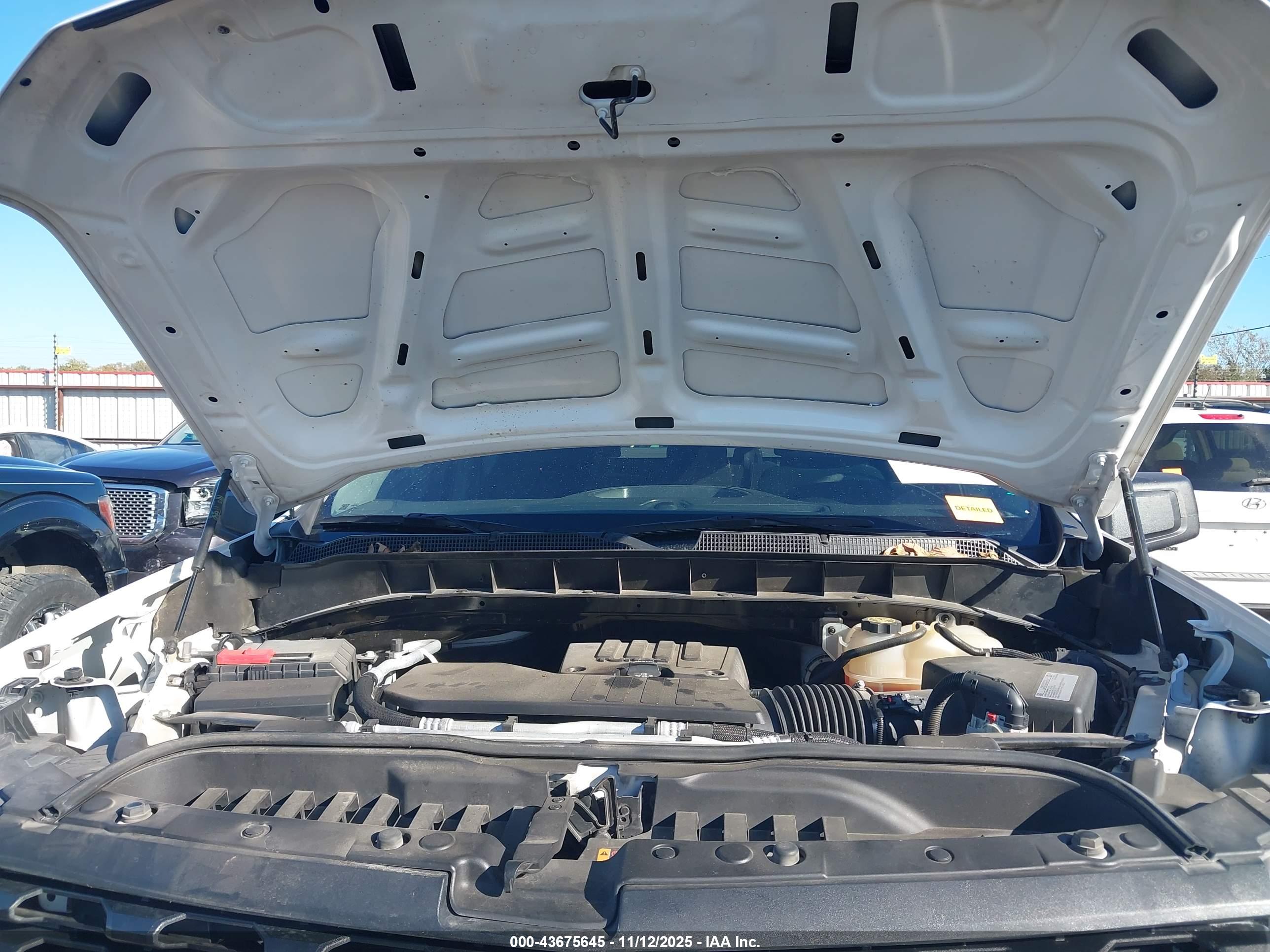 CHEVROLET SILVERADO image 10