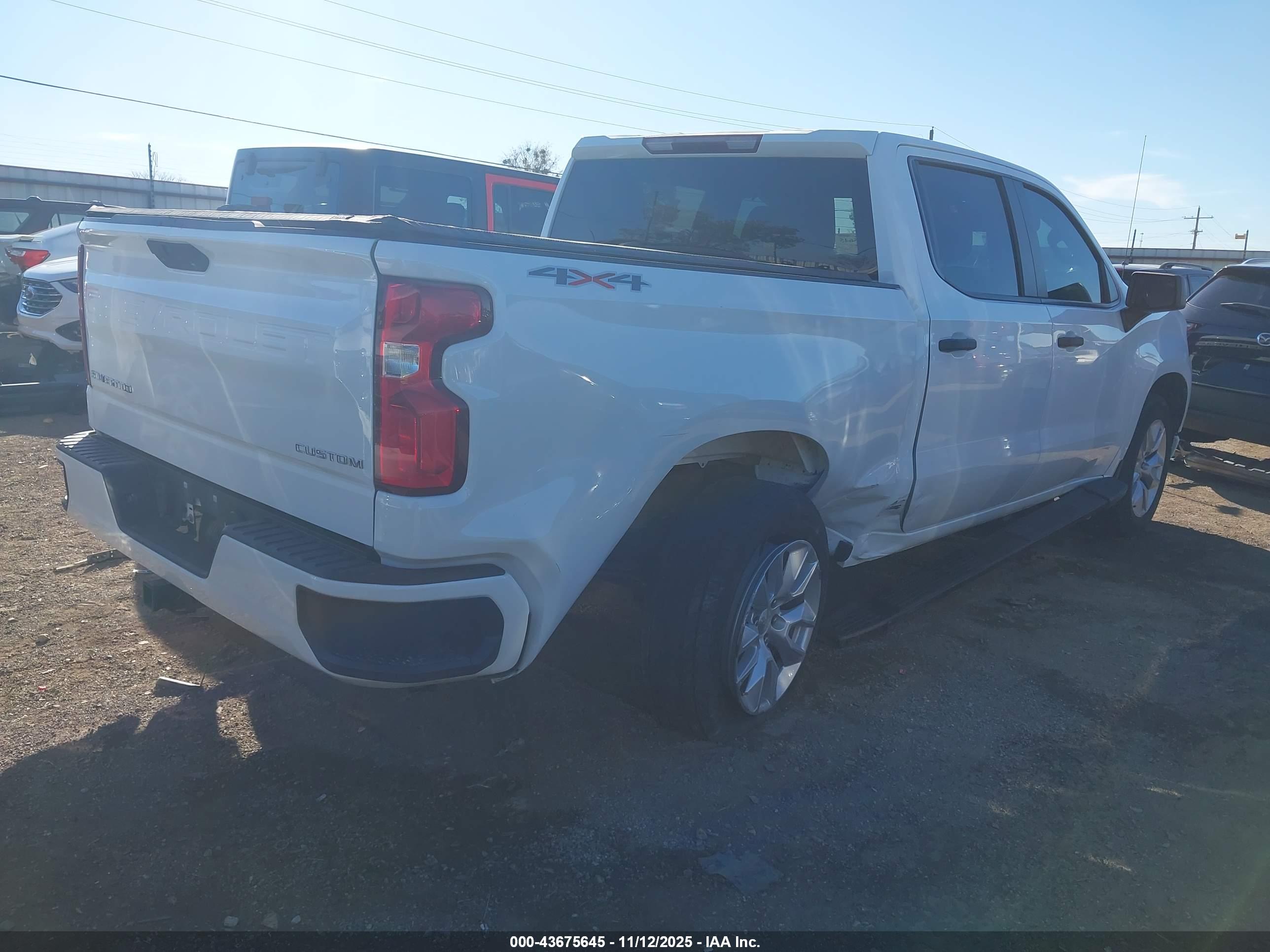 CHEVROLET SILVERADO image 4