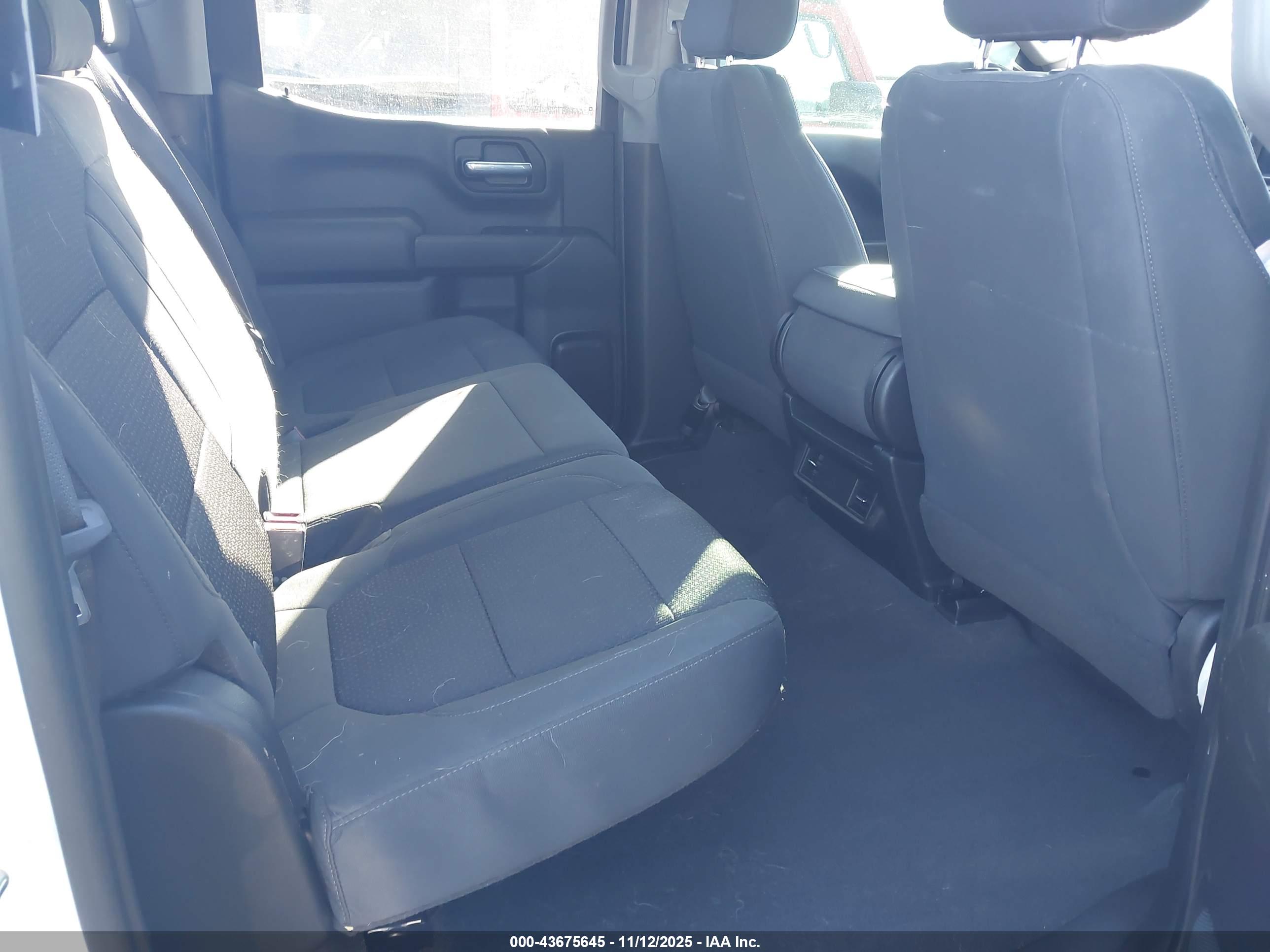 CHEVROLET SILVERADO image 8