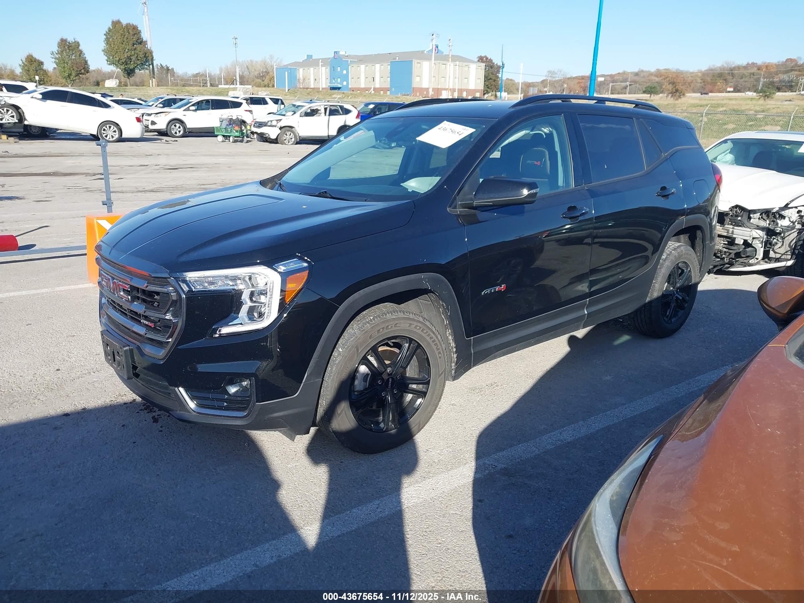 GMC TERRAIN image 2