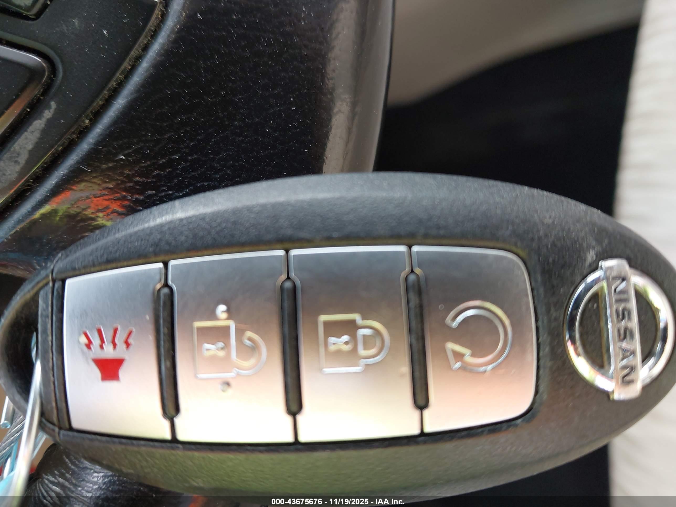 NISSAN ROGUE image 11