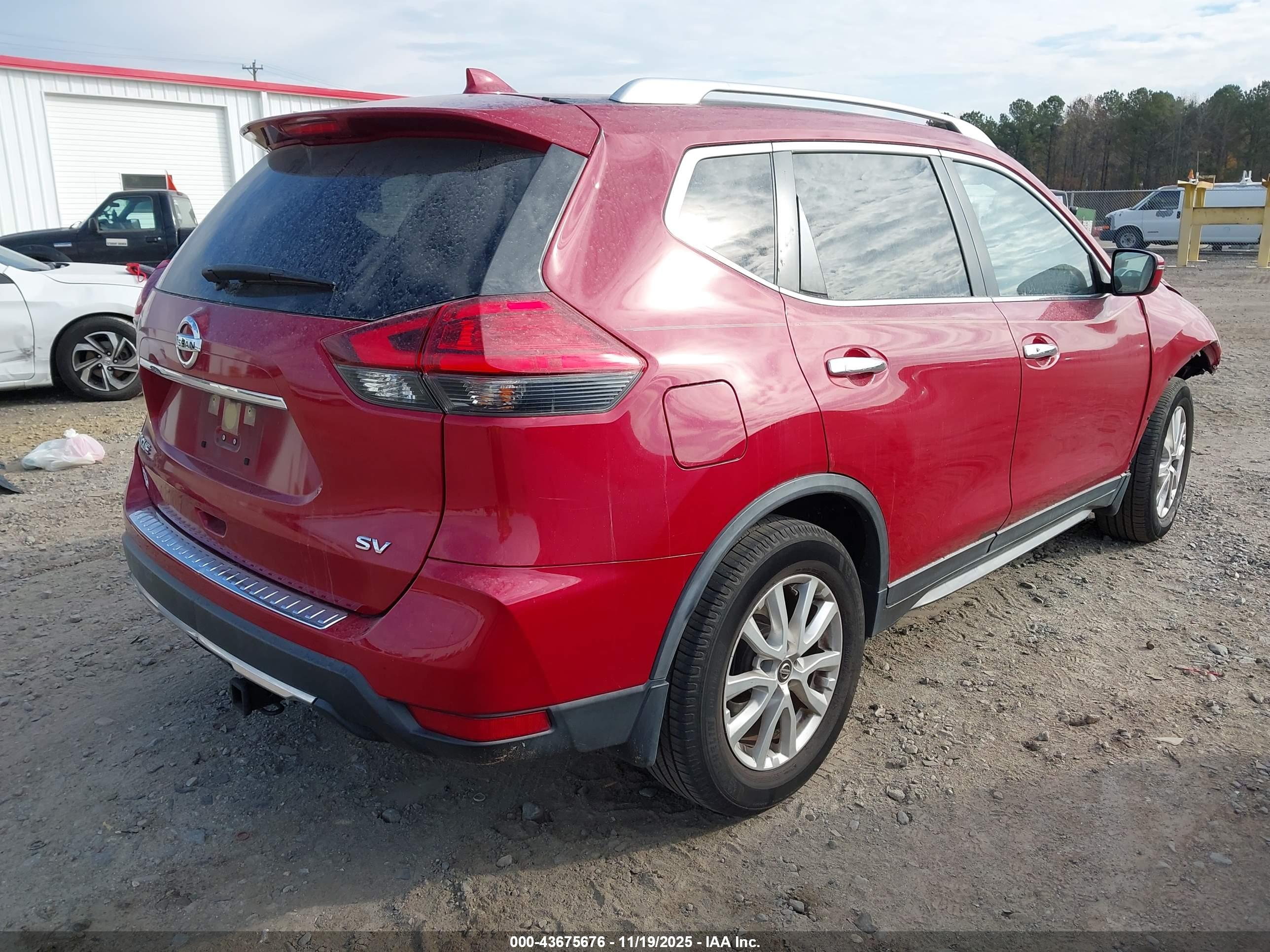 NISSAN ROGUE image 4