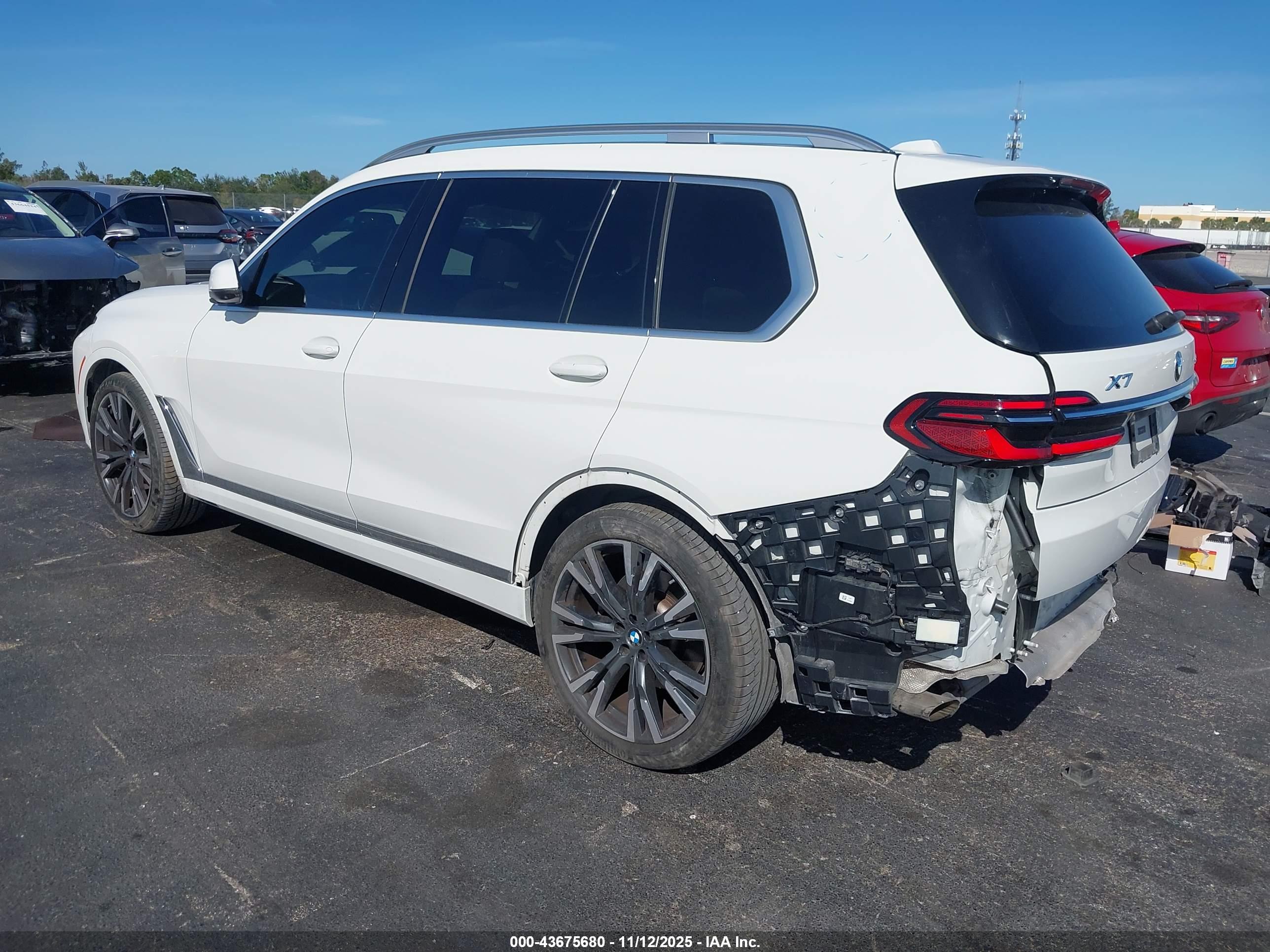 BMW X7 image 3