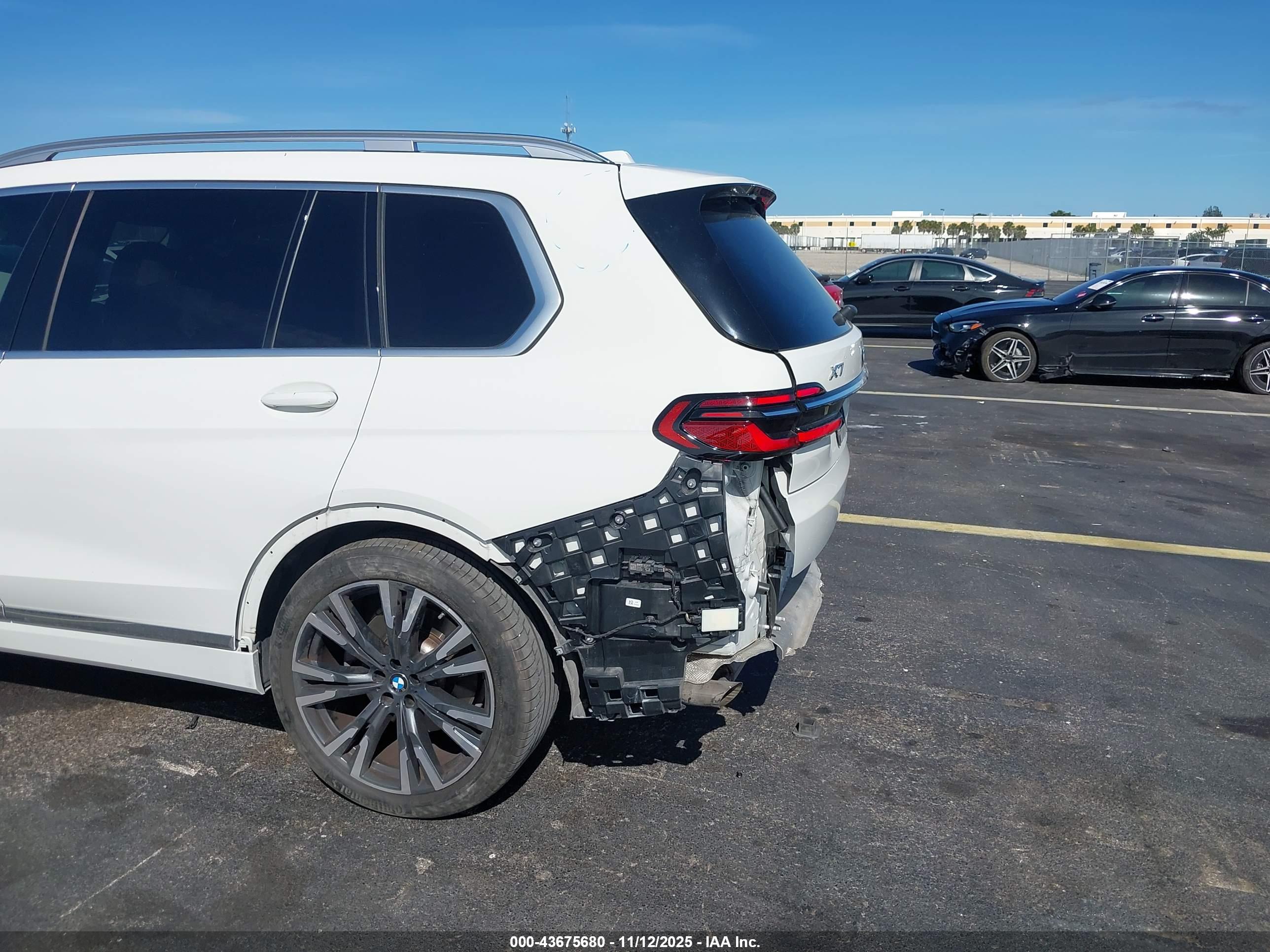 BMW X7 image 6