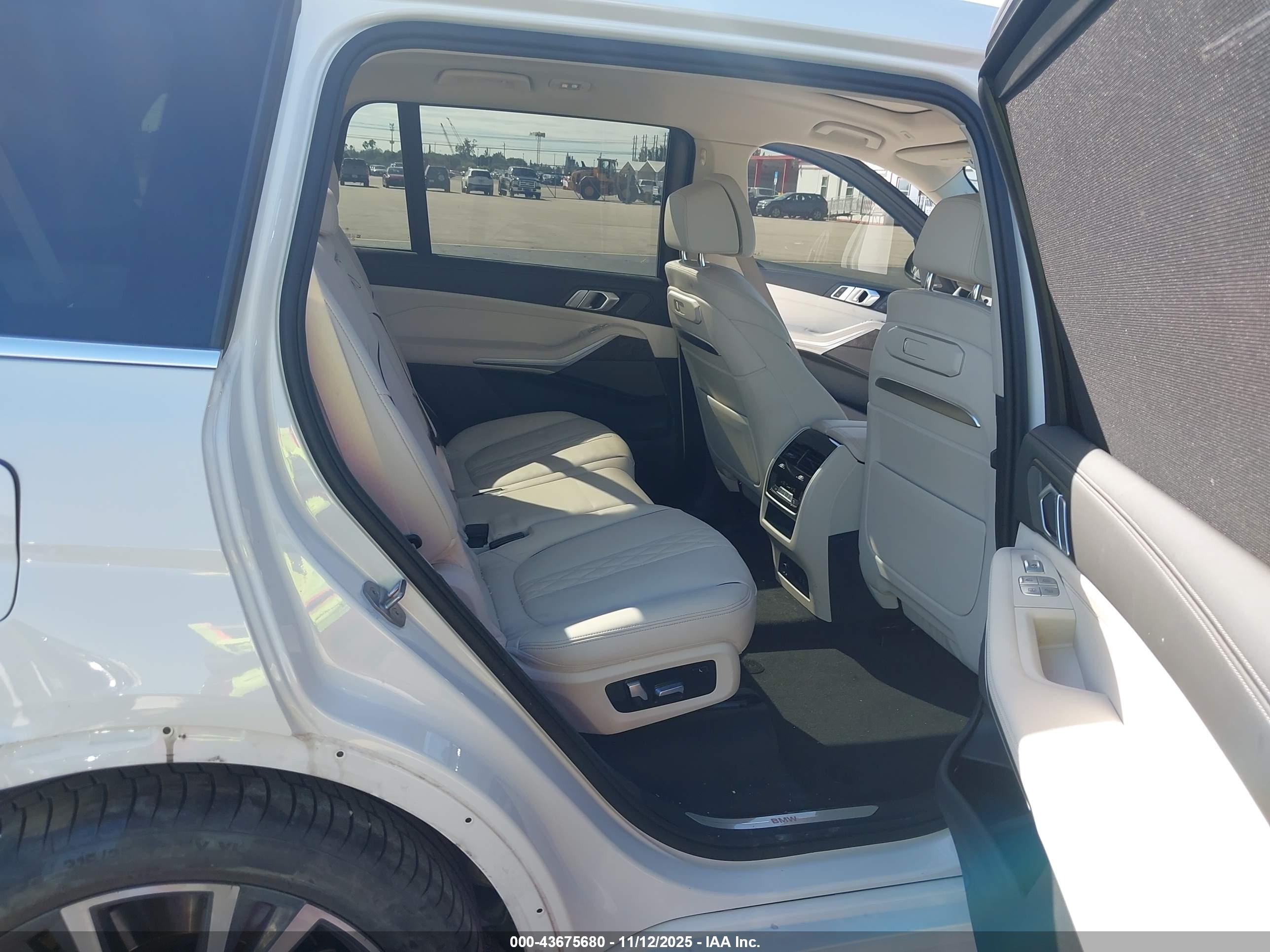BMW X7 image 8