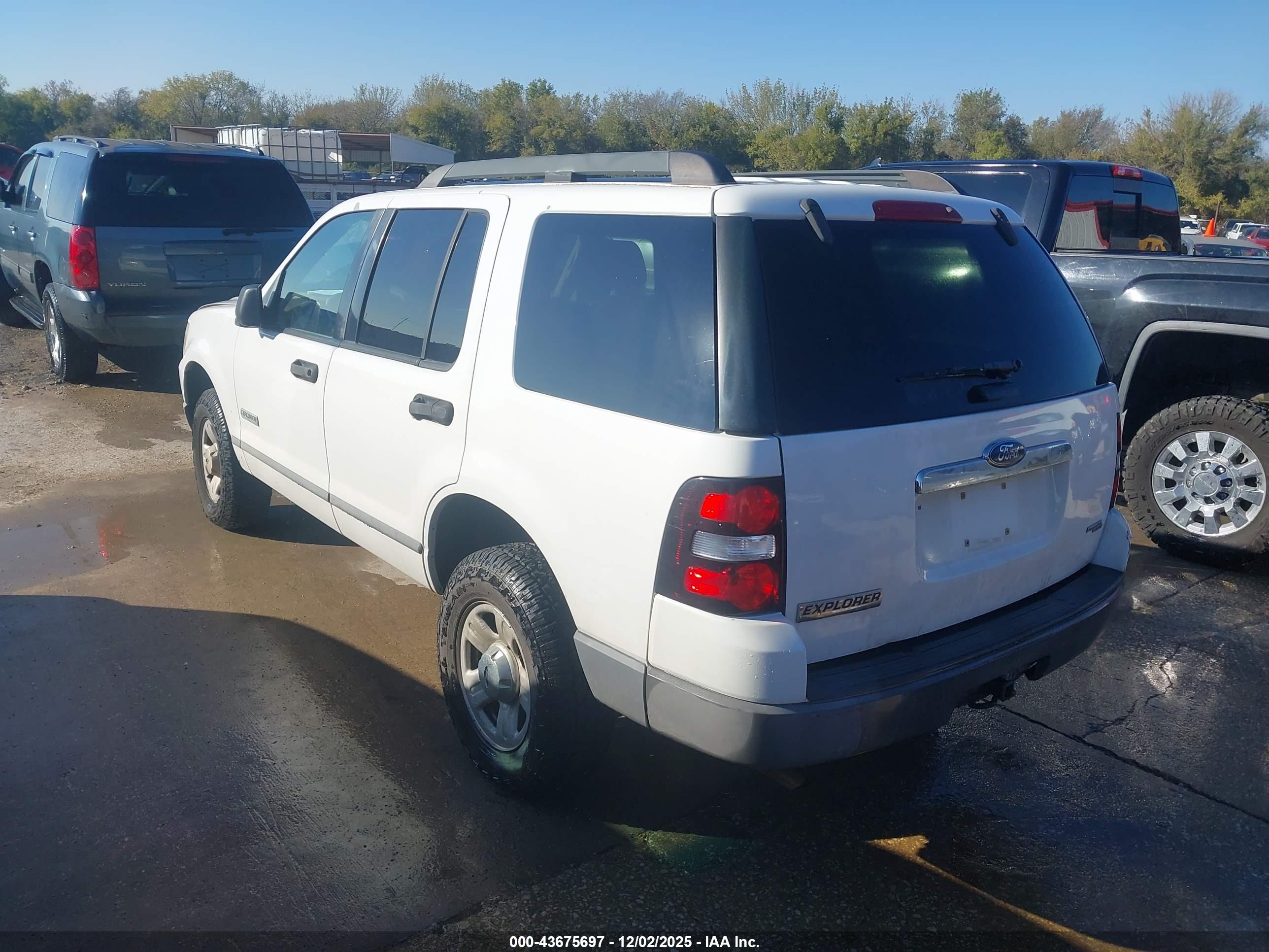 FORD EXPLORER image 3