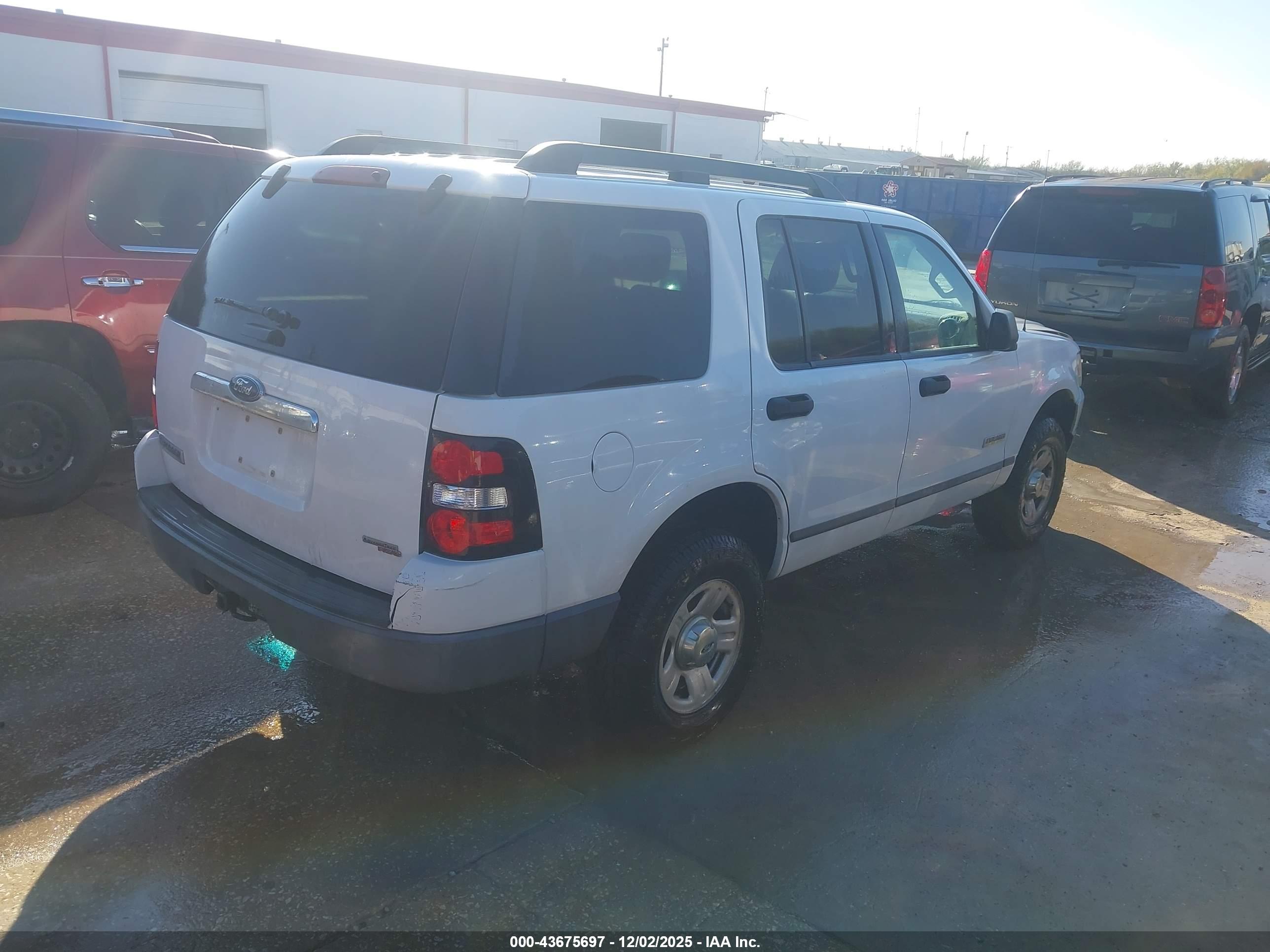 FORD EXPLORER image 4