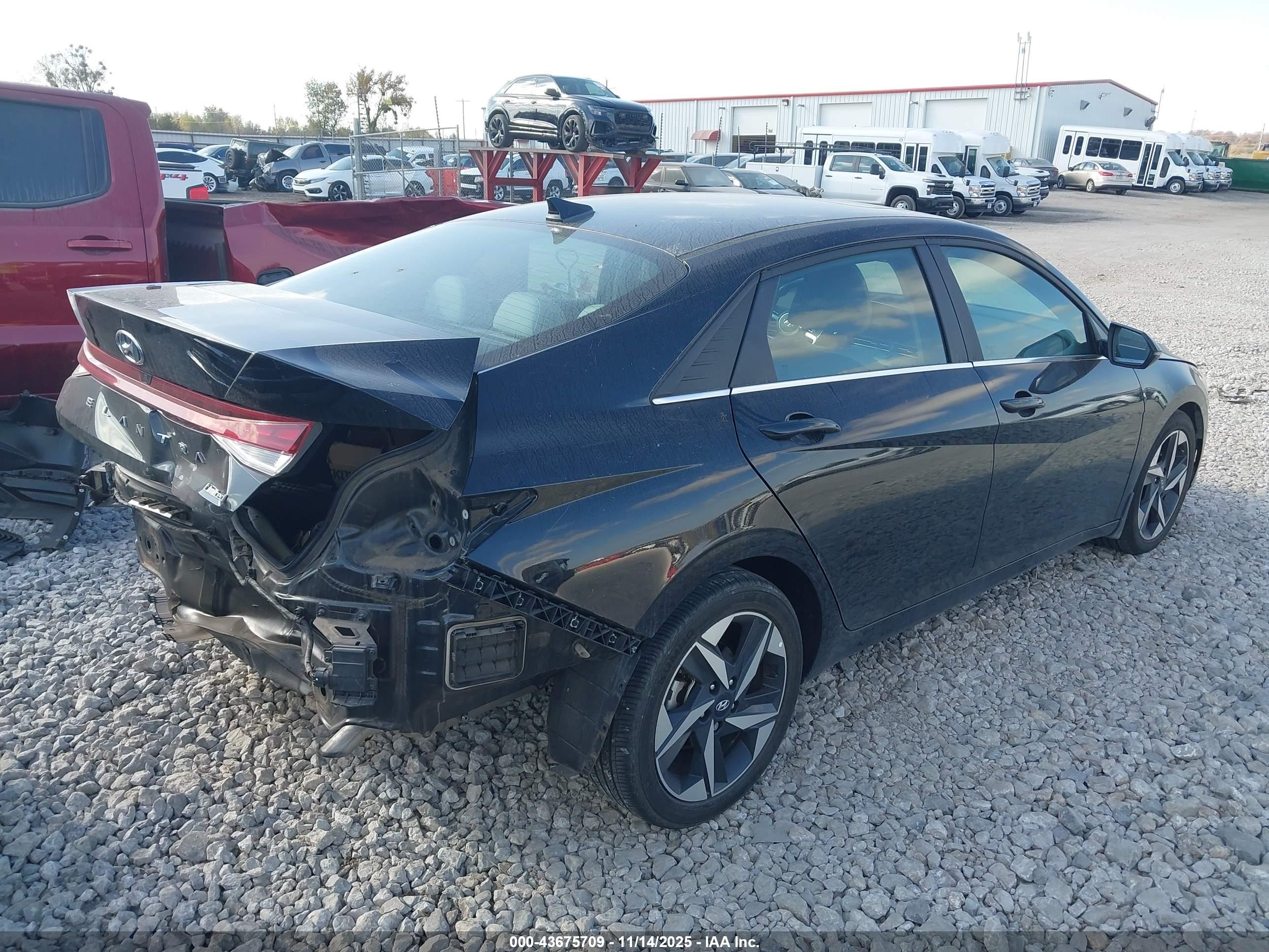 HYUNDAI ELANTRA image 4