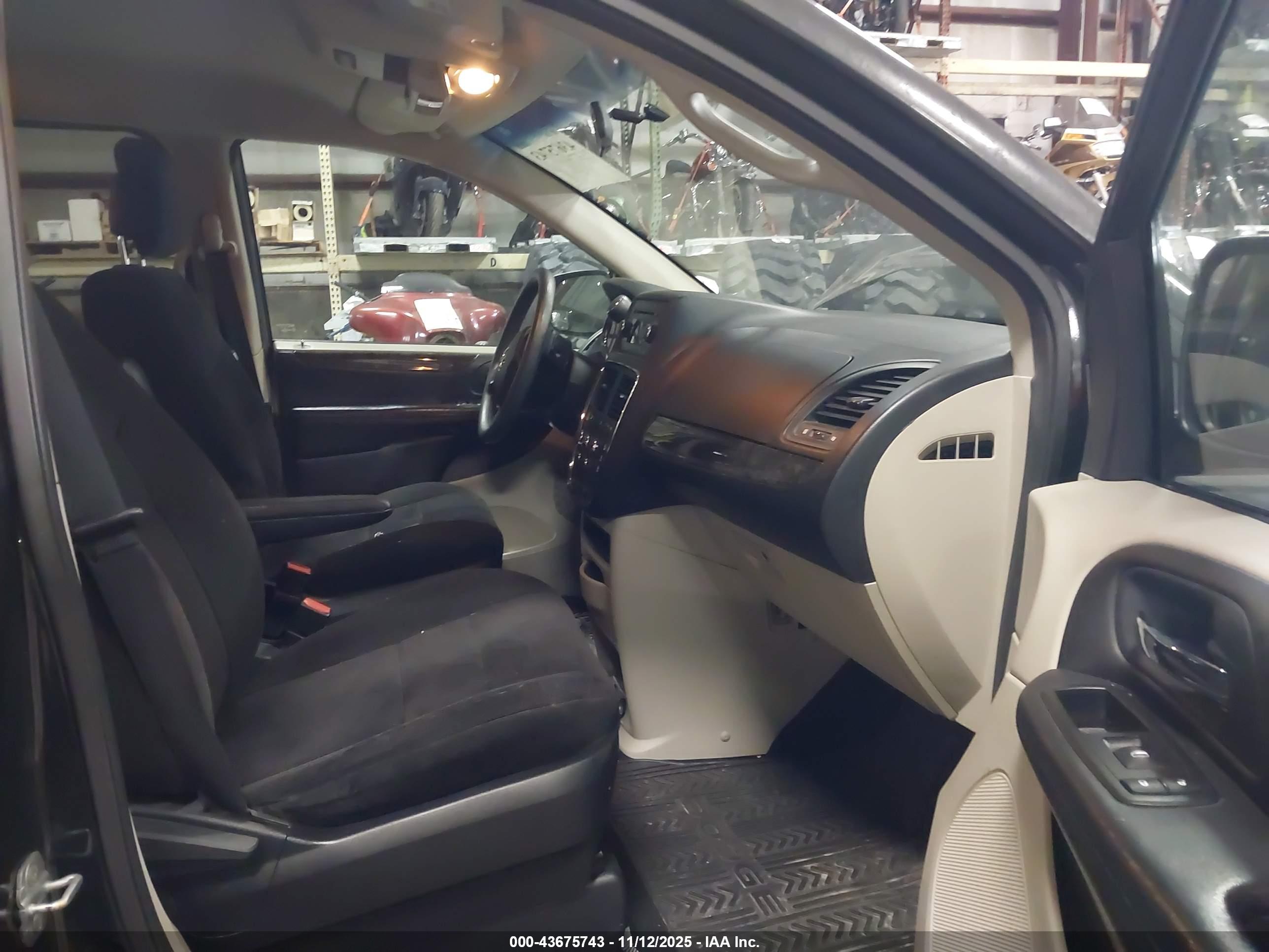 DODGE GRAND image 5