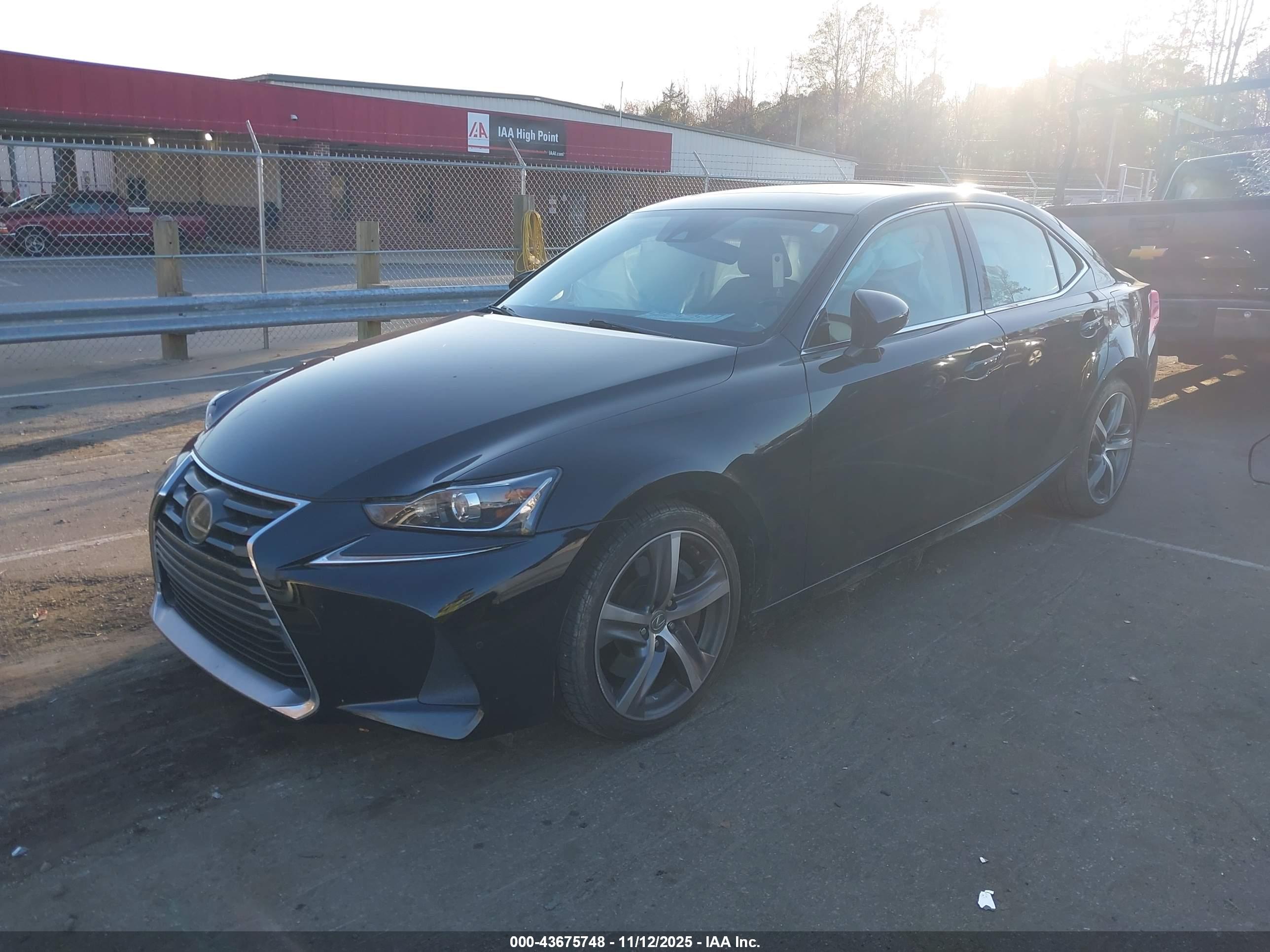 LEXUS IS image 2