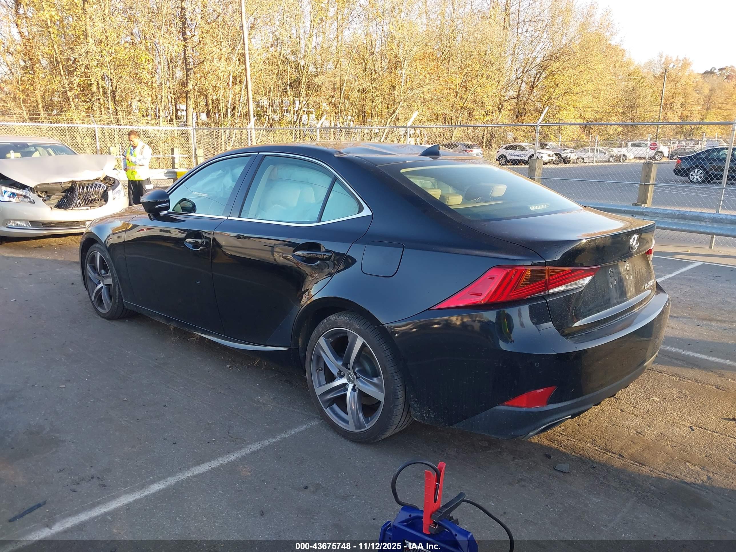 LEXUS IS image 3