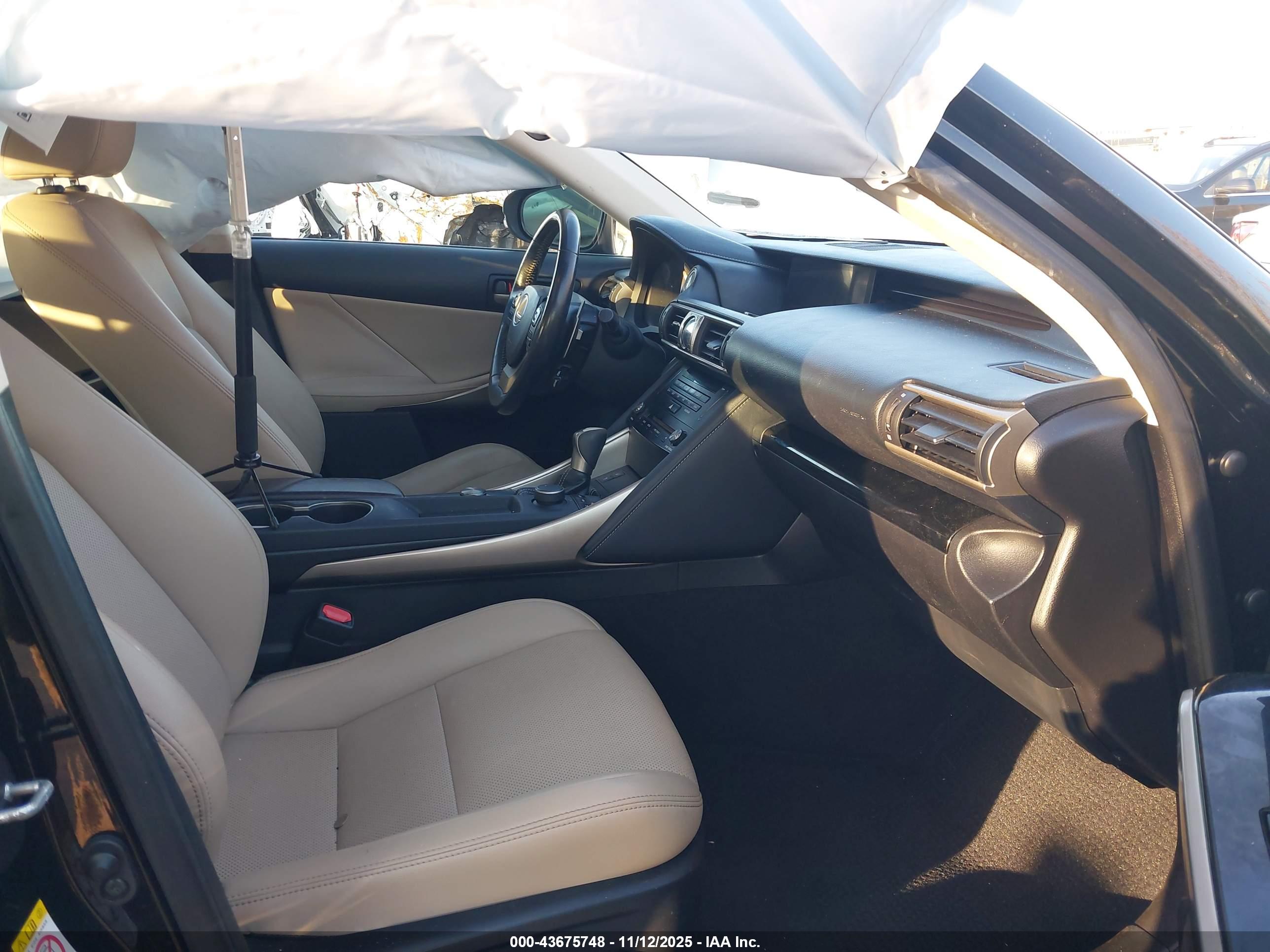 LEXUS IS image 5