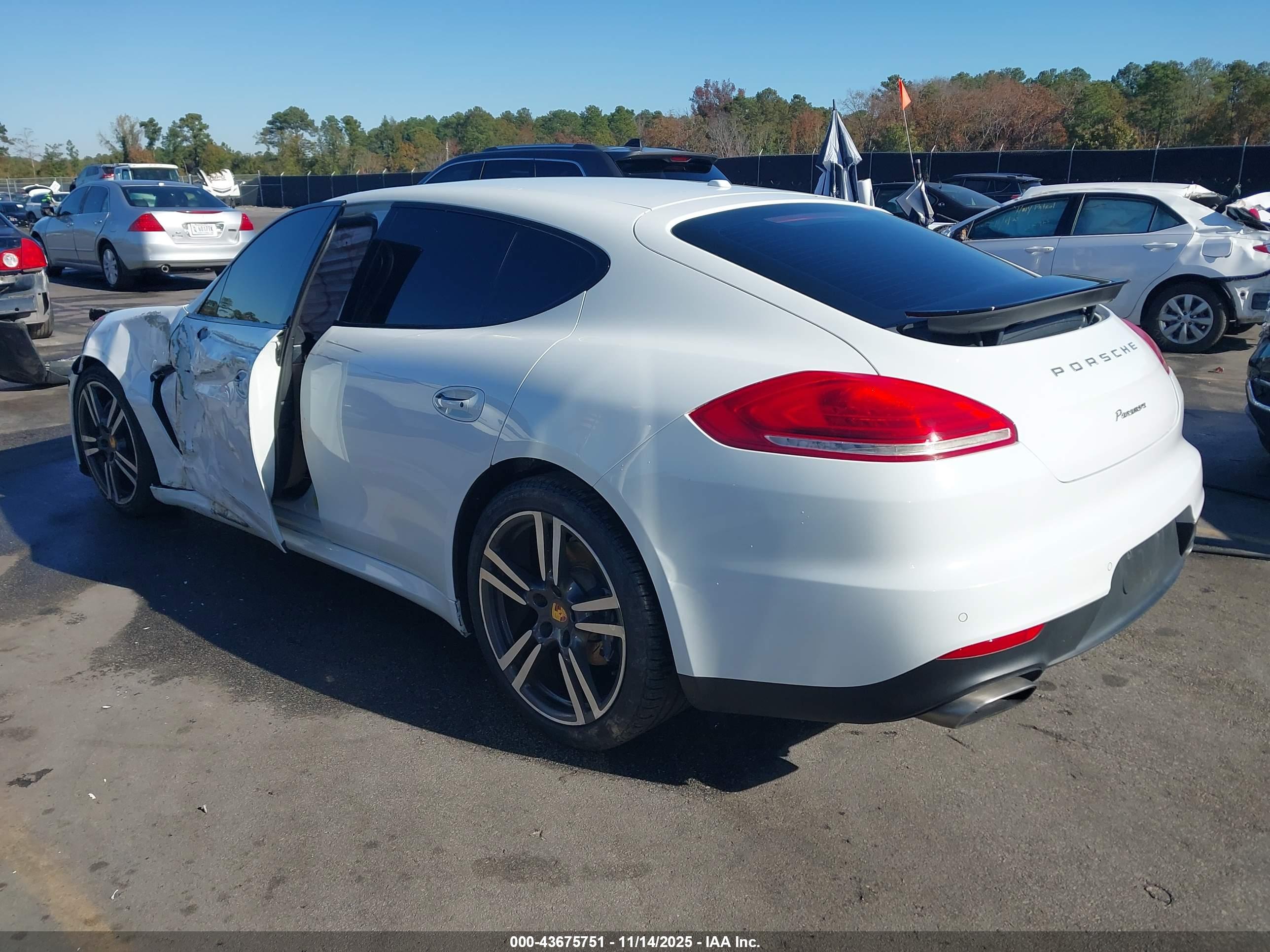 PORSCHE PANAMERA image 3