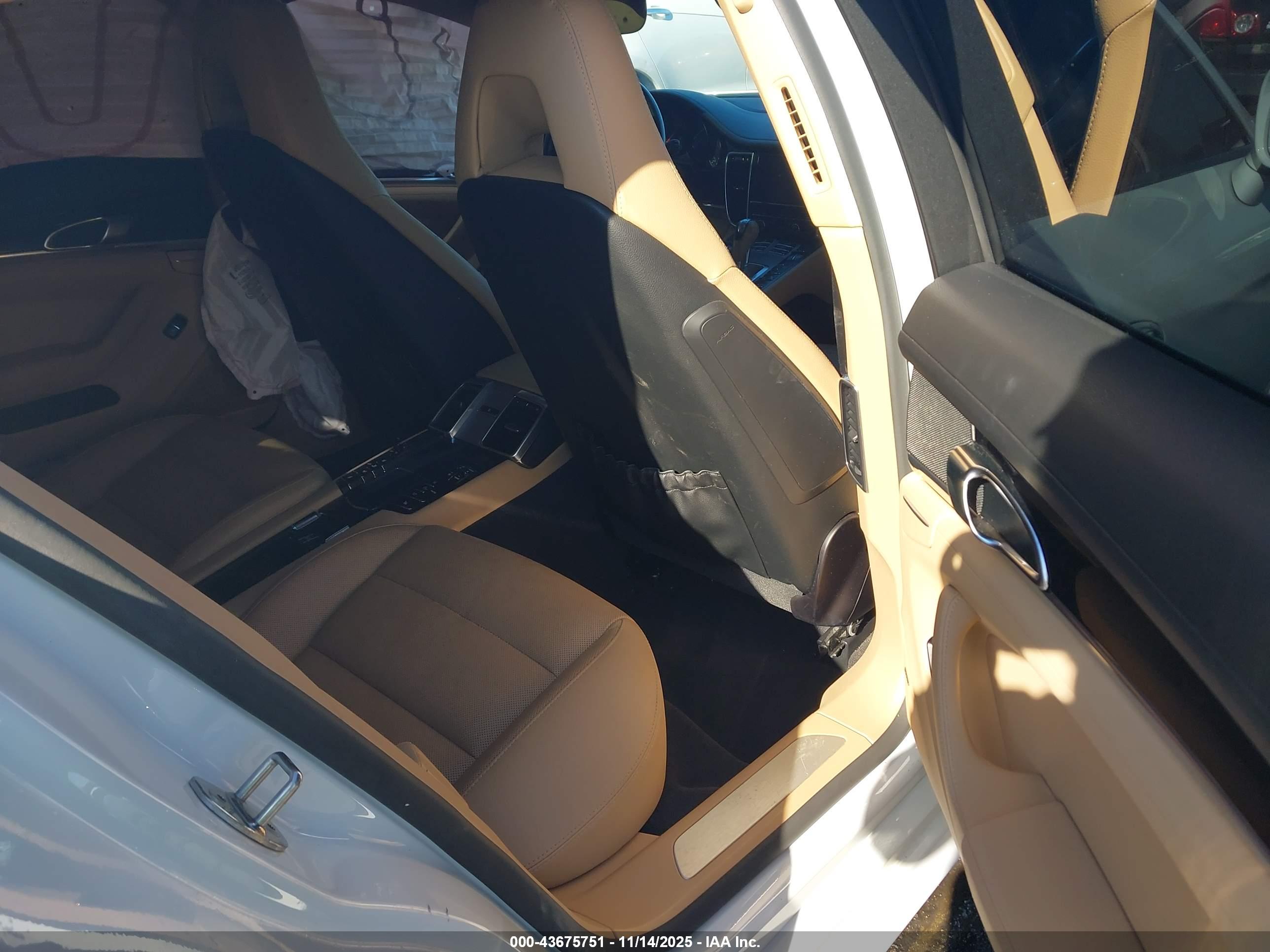 PORSCHE PANAMERA image 8