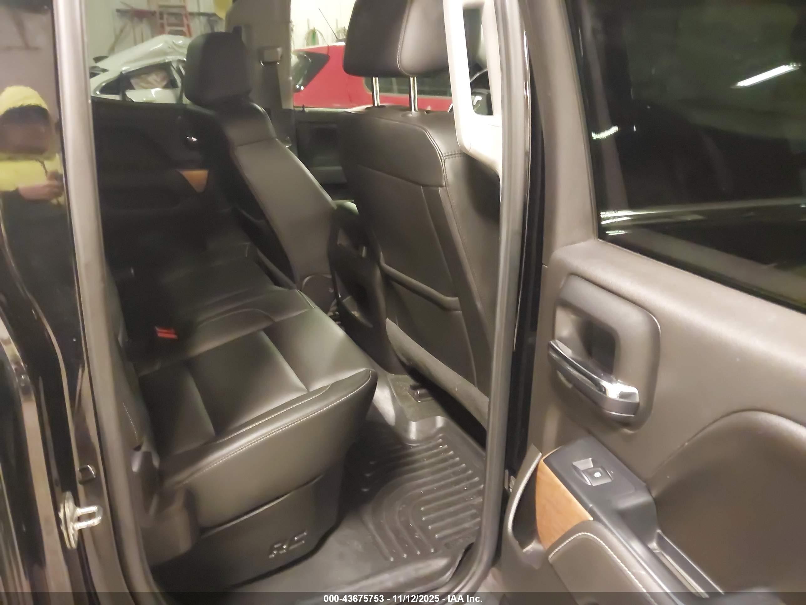 CHEVROLET SILVERADO image 8