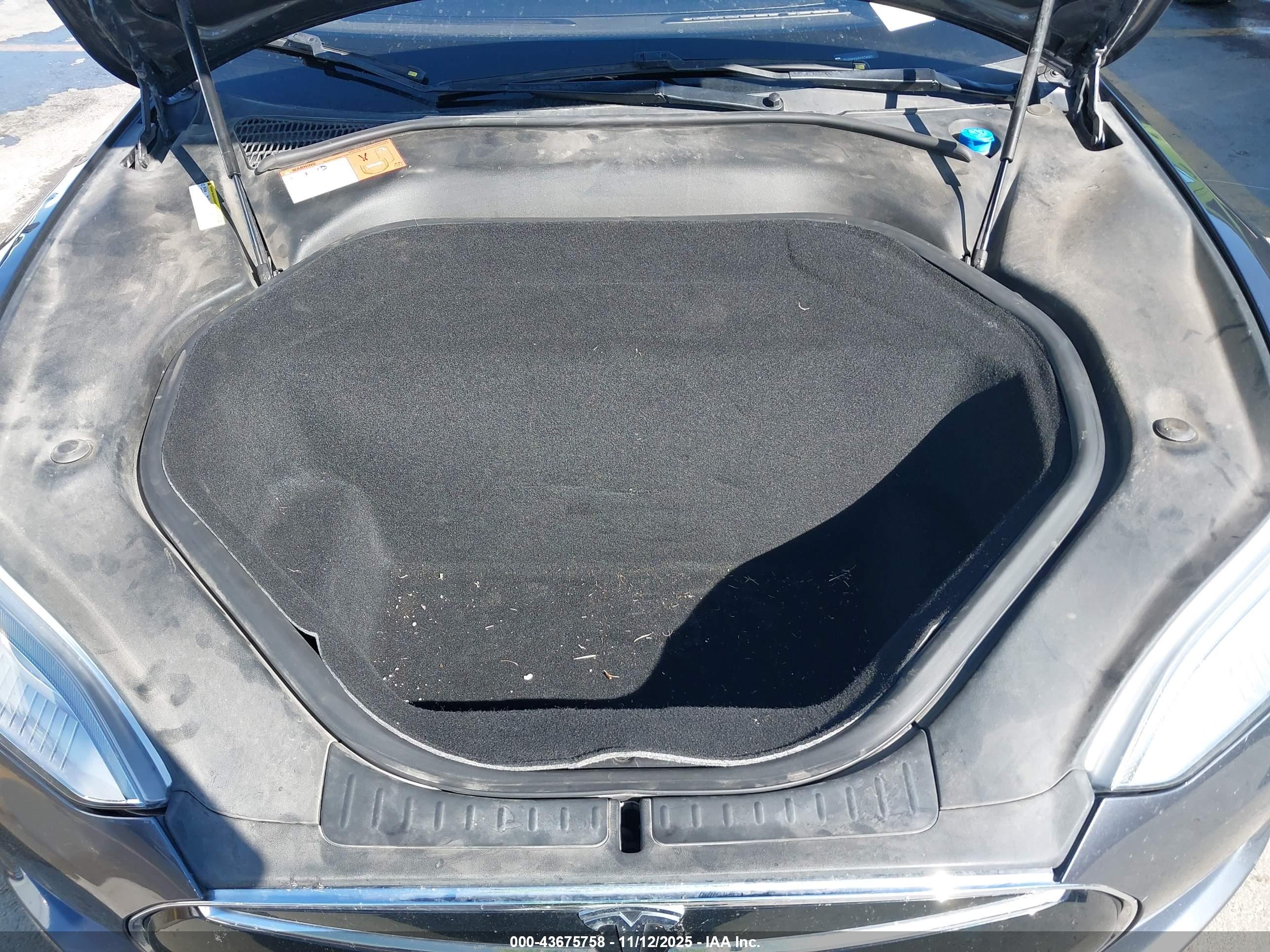 TESLA MODEL image 10