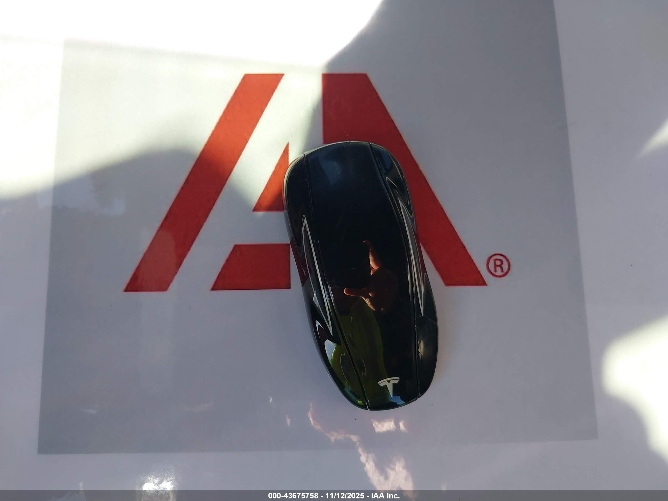 TESLA MODEL image 11