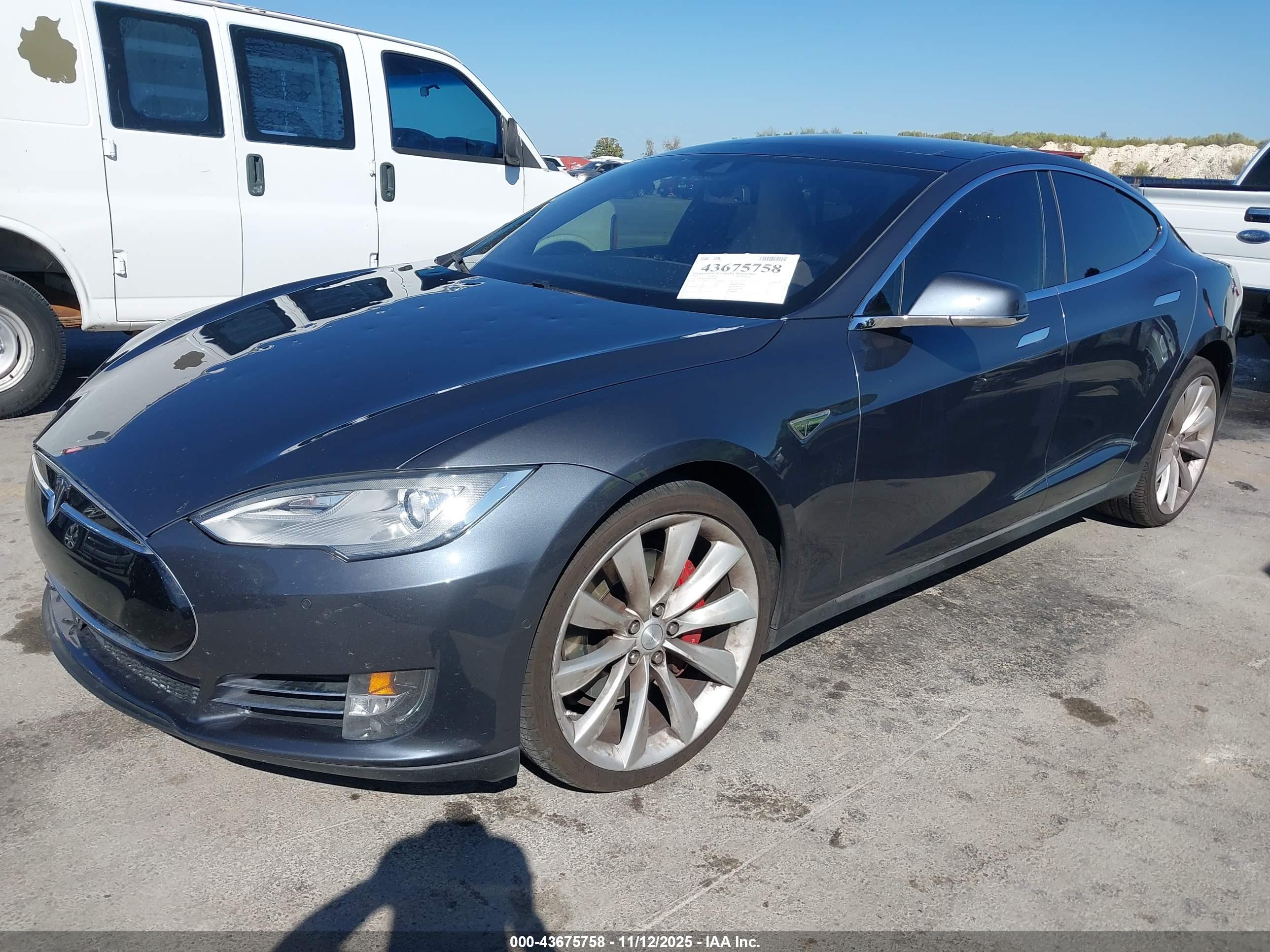 TESLA MODEL image 2