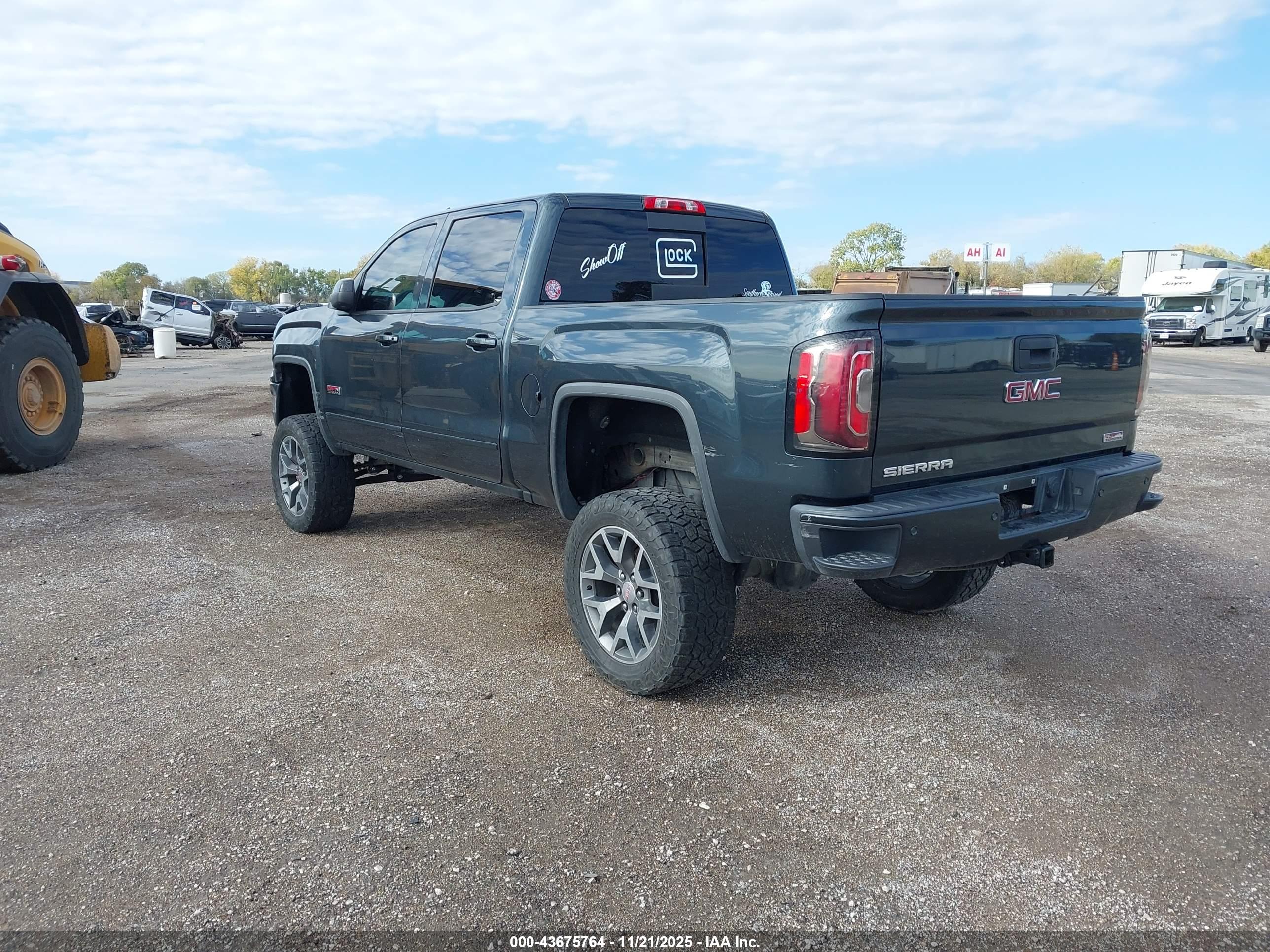 GMC SIERRA image 3