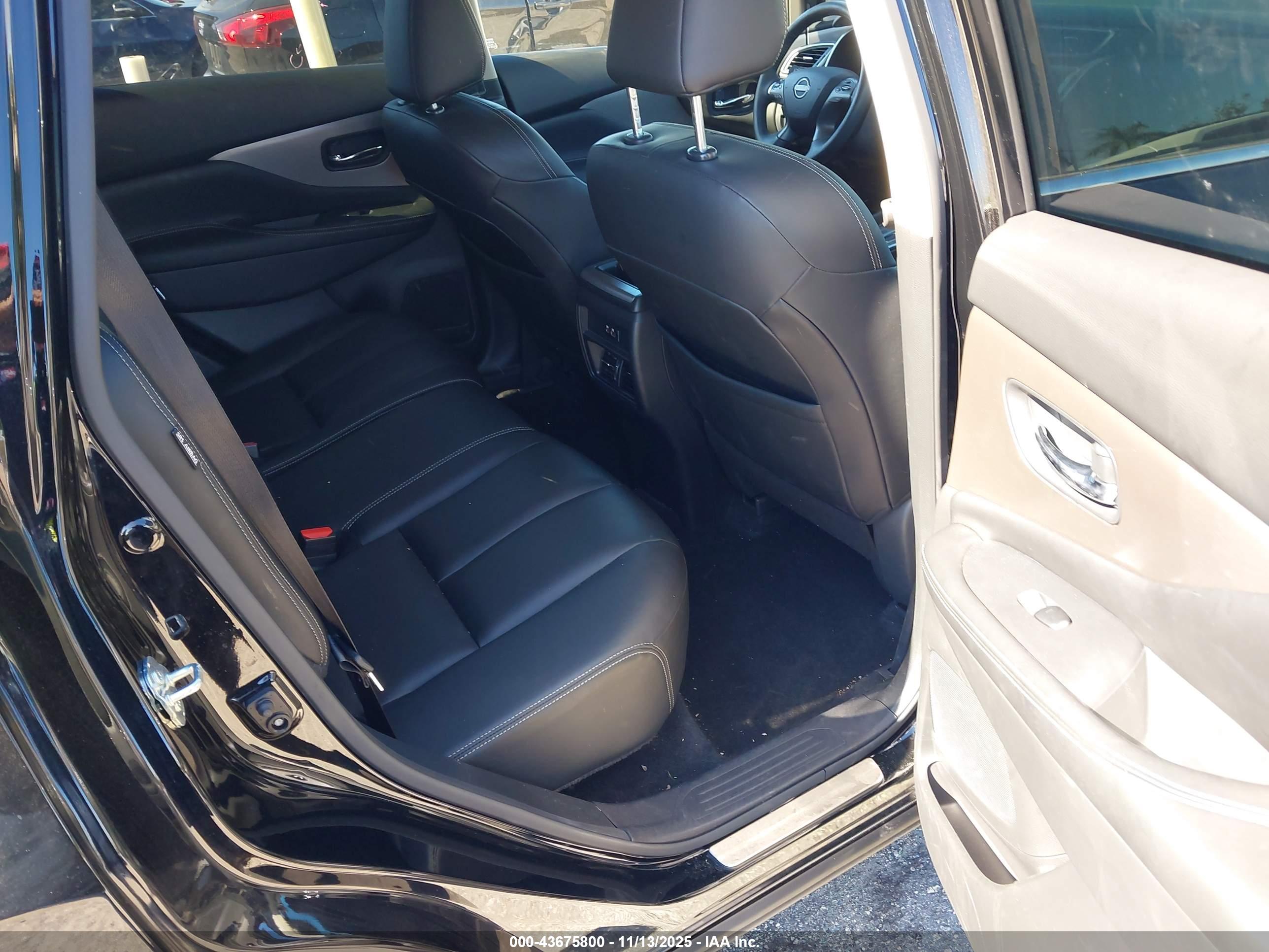 NISSAN MURANO image 8