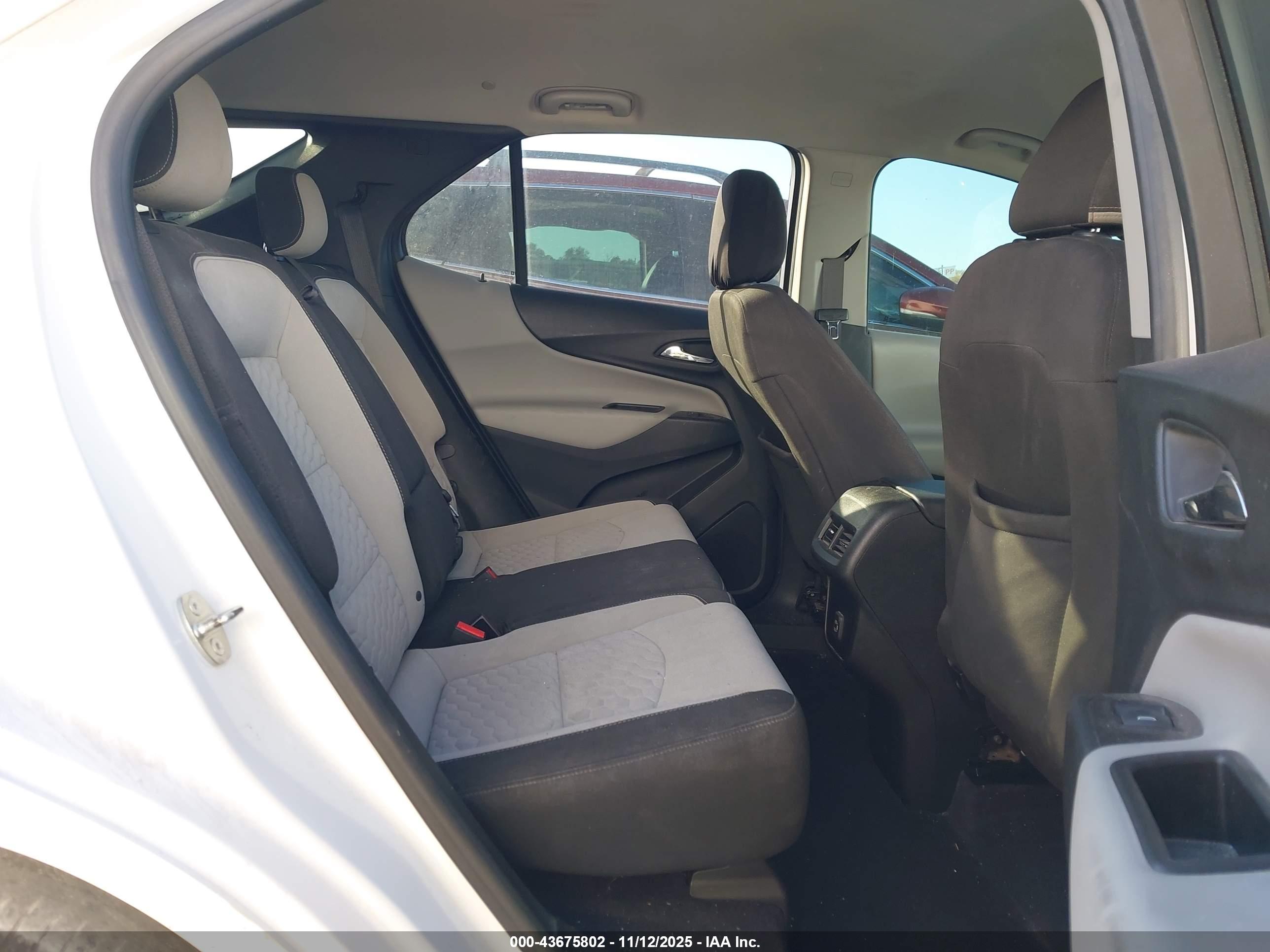 CHEVROLET EQUINOX image 8