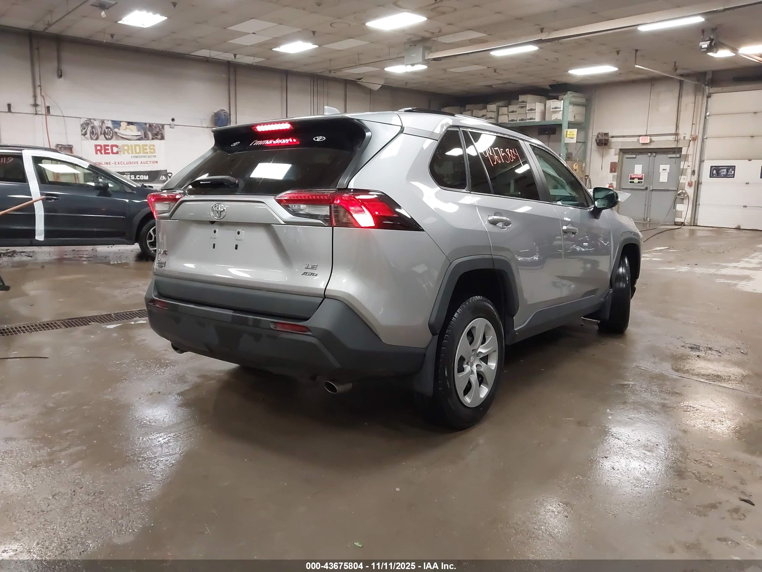 TOYOTA RAV4 image 4