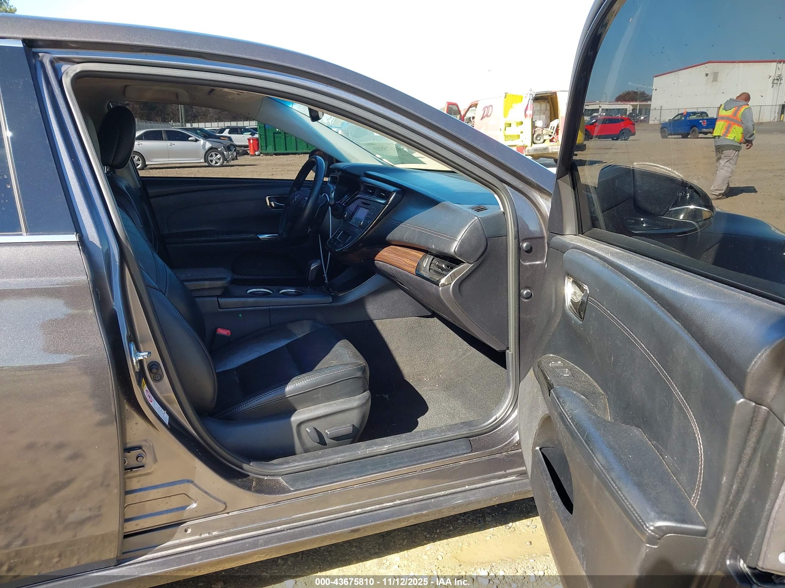 TOYOTA AVALON image 5